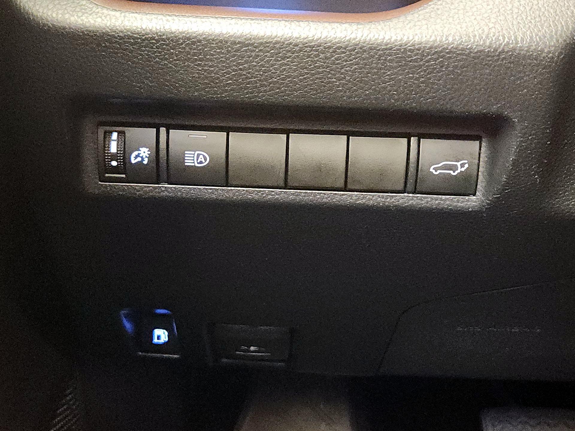 Thumbnail: 2020 Toyota RAV4 - 13