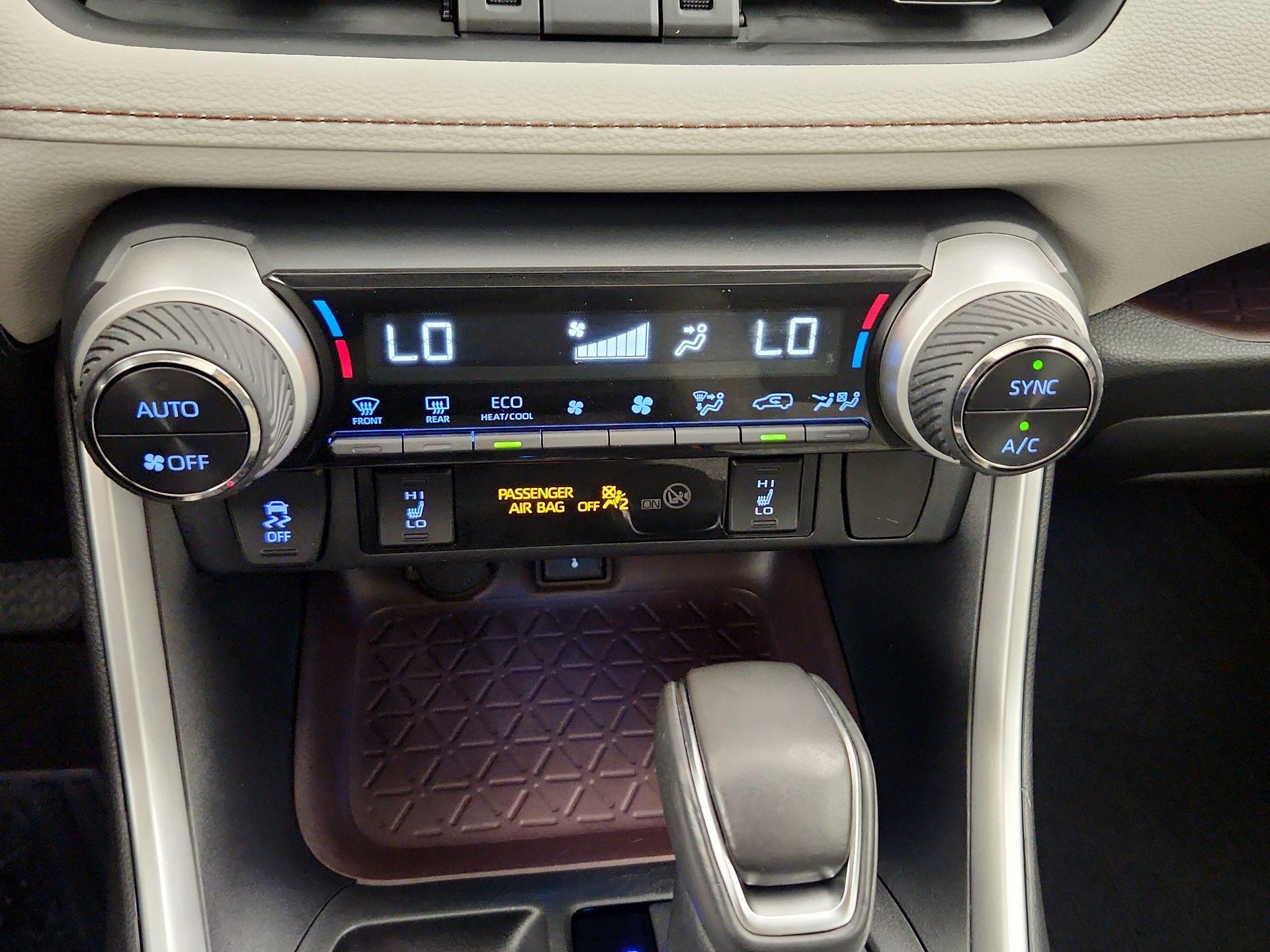 Thumbnail: 2020 Toyota RAV4 - 17