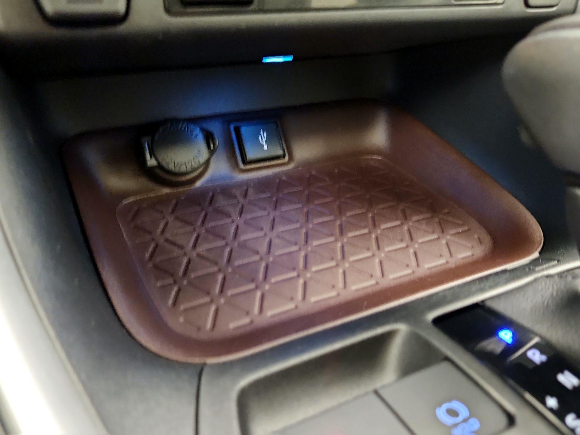 Thumbnail: 2020 Toyota RAV4 - 19
