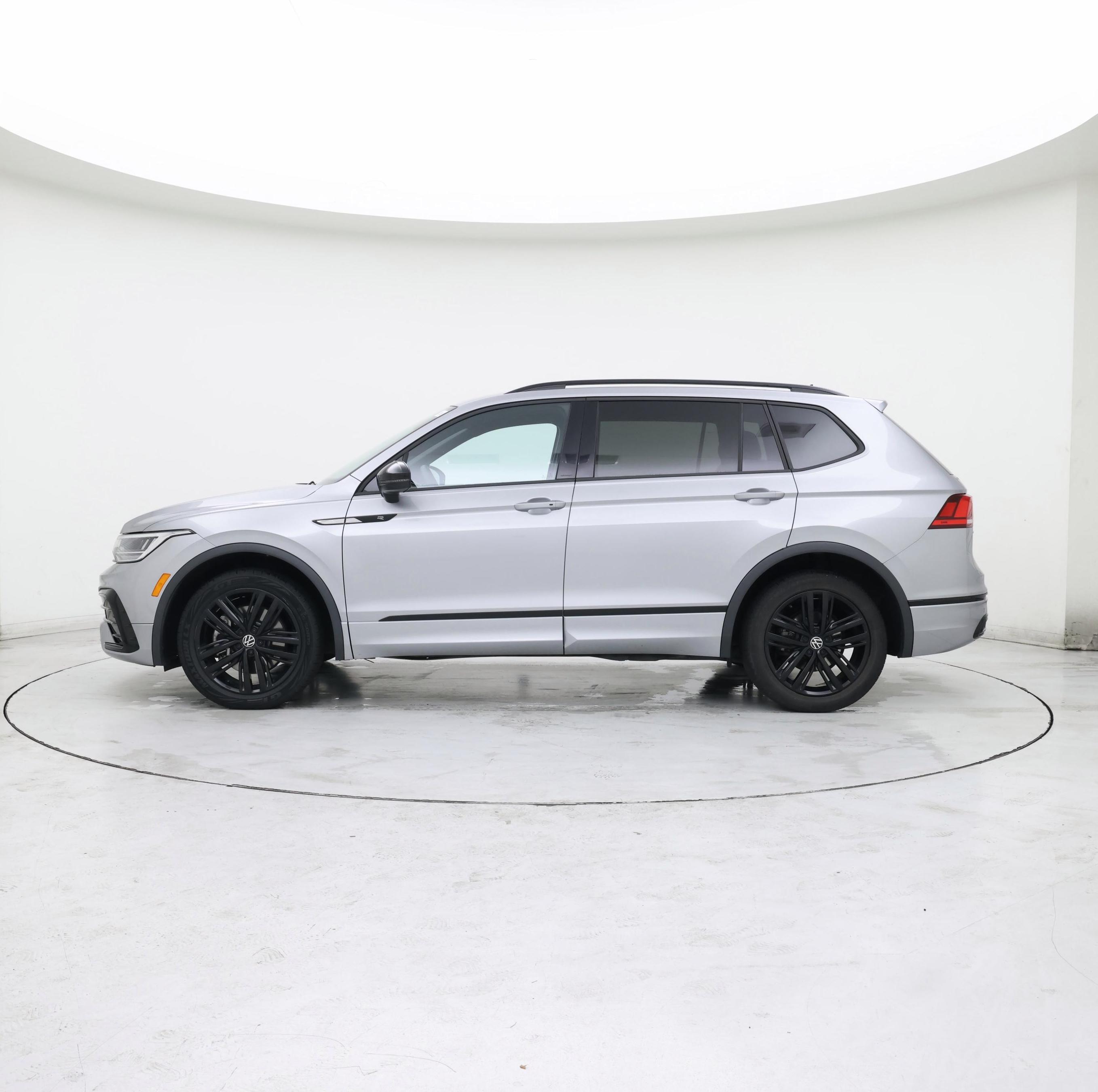 Thumbnail: 2022 Volkswagen Tiguan - 3