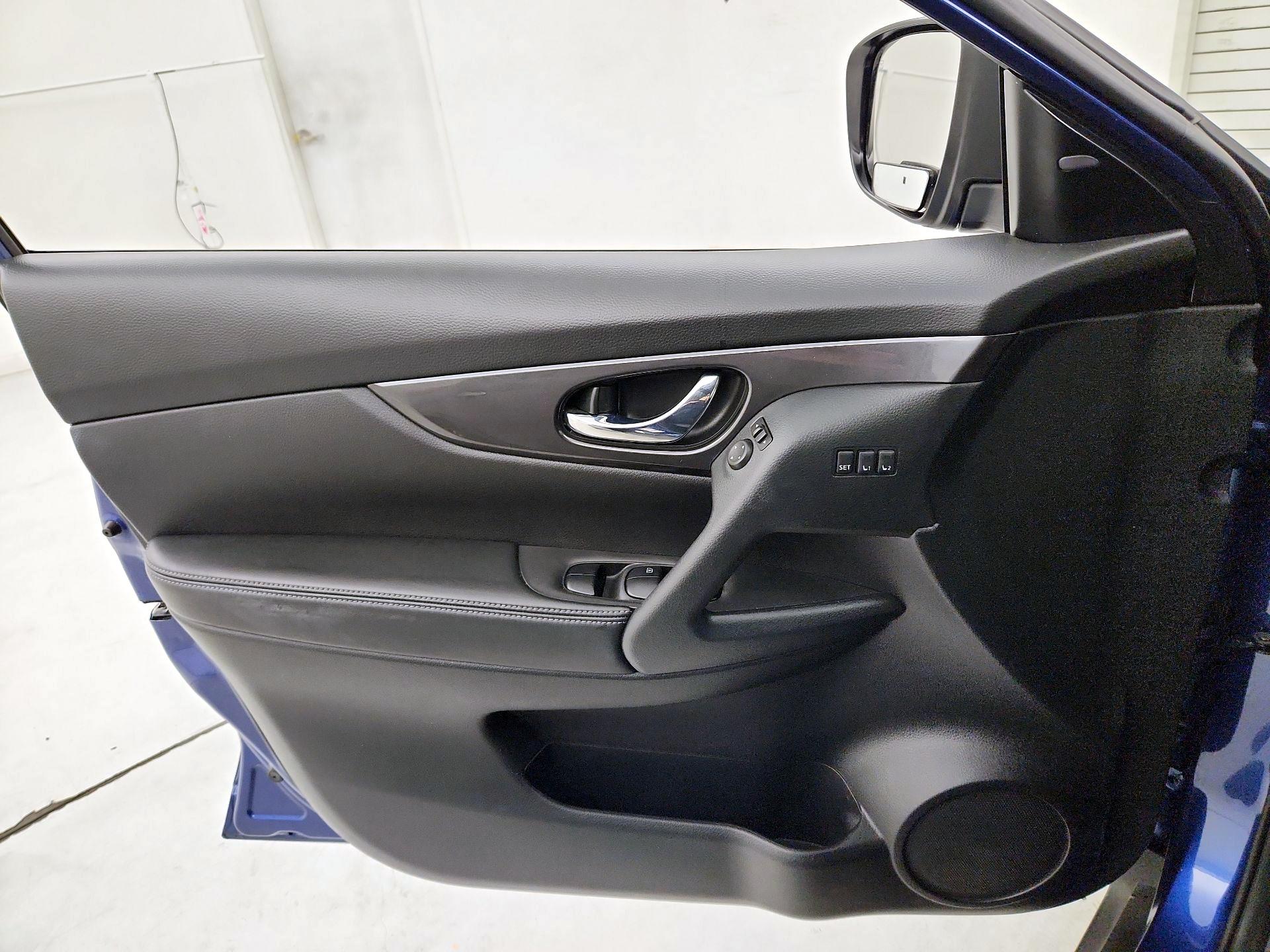 Thumbnail: 2020 Nissan Rogue - 12
