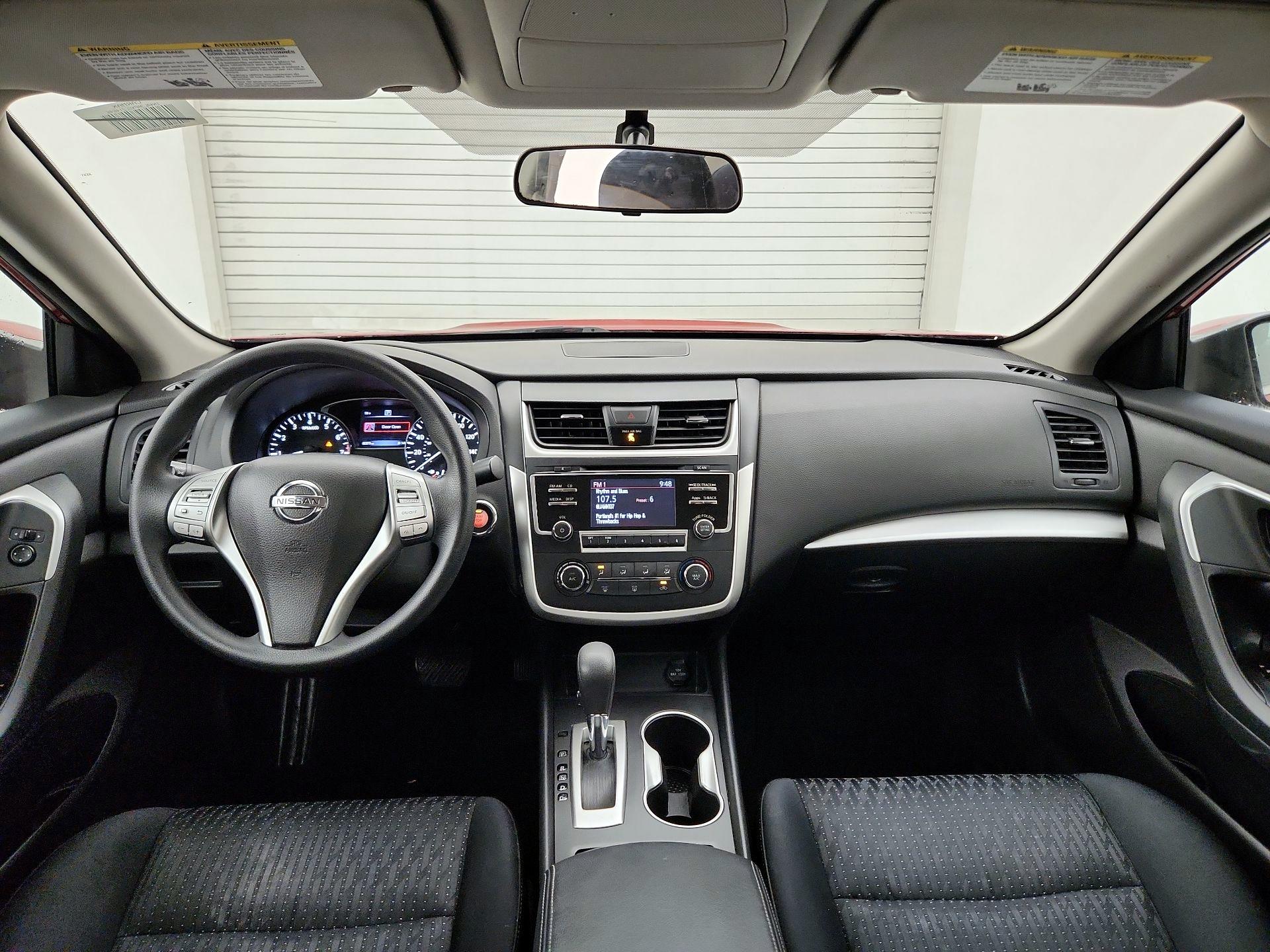 Thumbnail: 2016 Nissan Altima - 9