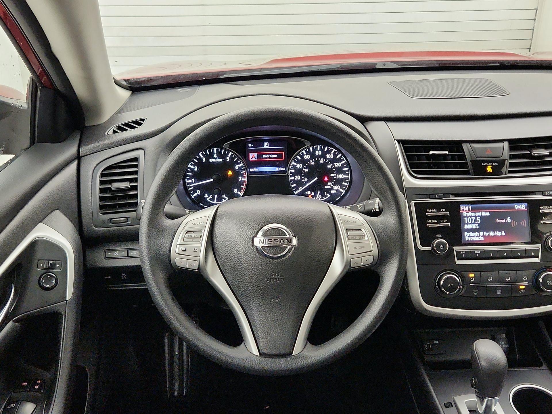 Thumbnail: 2016 Nissan Altima - 10