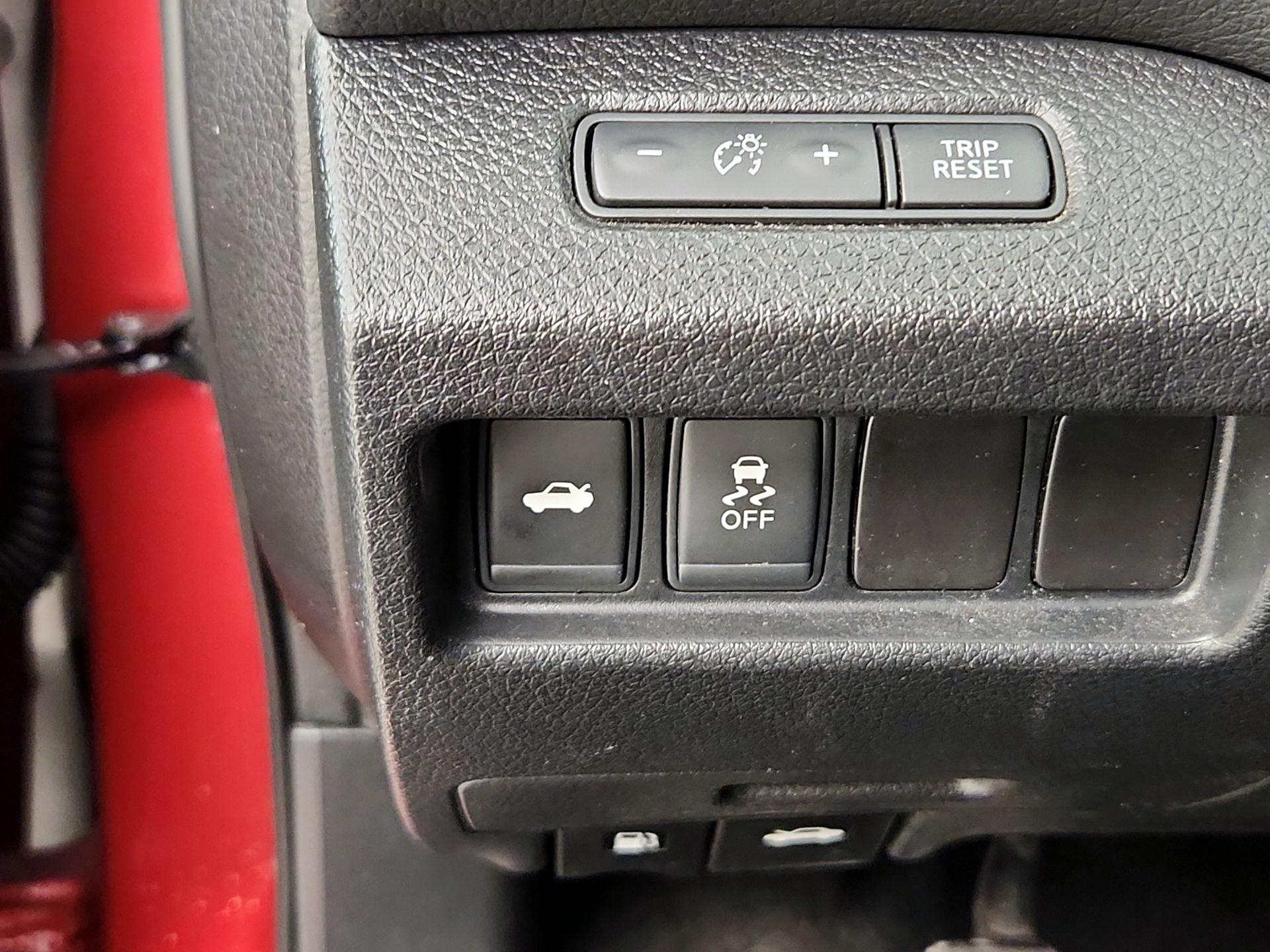 Thumbnail: 2016 Nissan Altima - 13