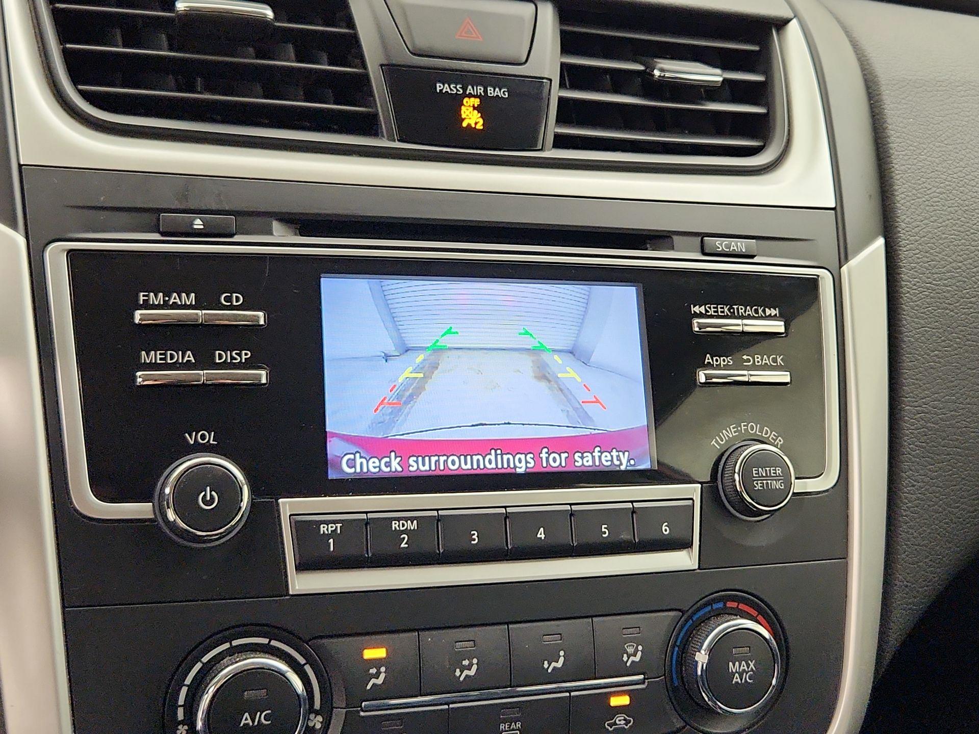 Thumbnail: 2016 Nissan Altima - 14