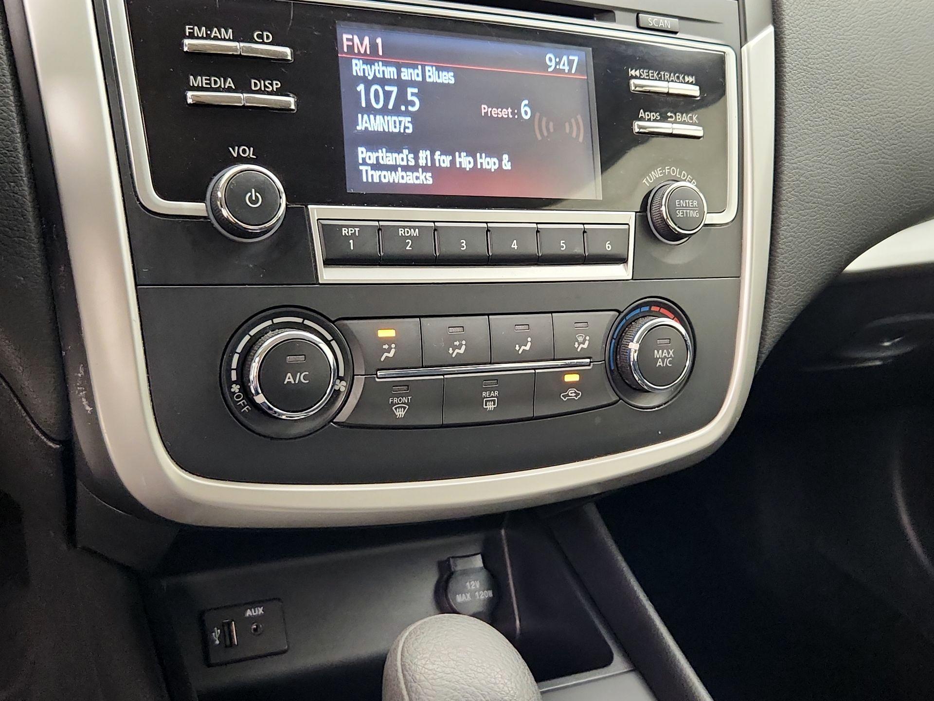 Thumbnail: 2016 Nissan Altima - 16