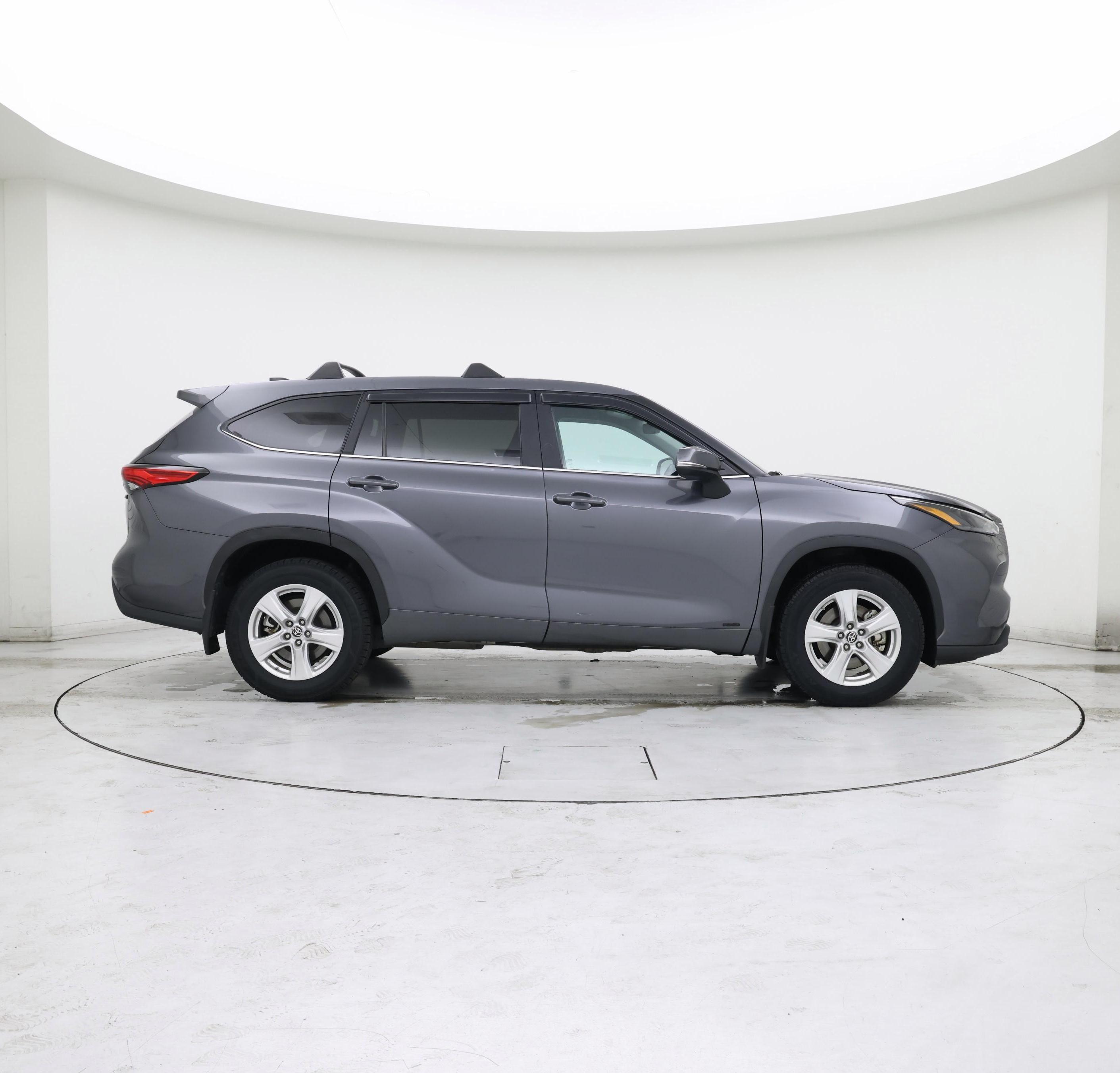 Thumbnail: 2023 Toyota Highlander - 7