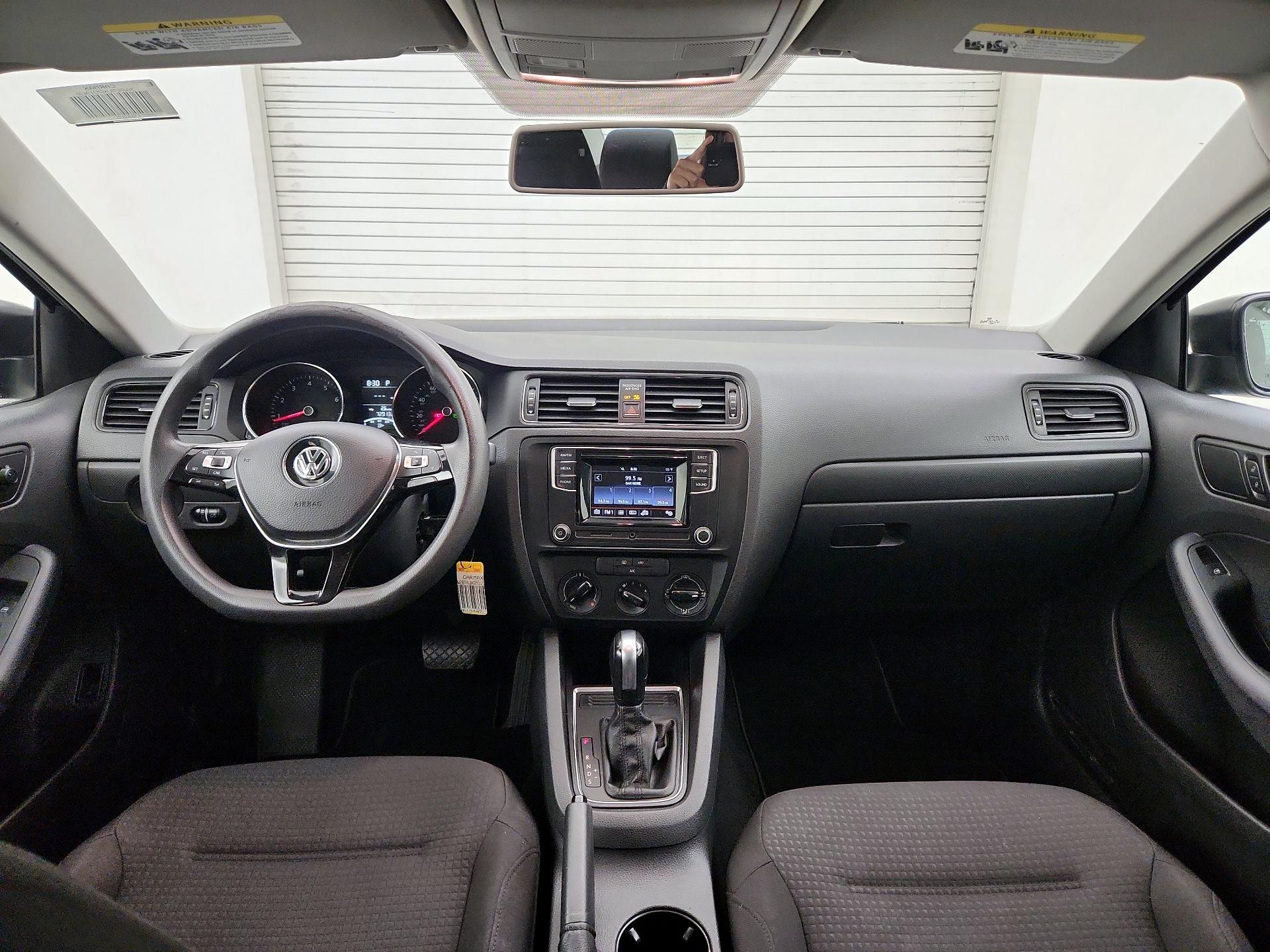 Thumbnail: 2016 Volkswagen Jetta - 9
