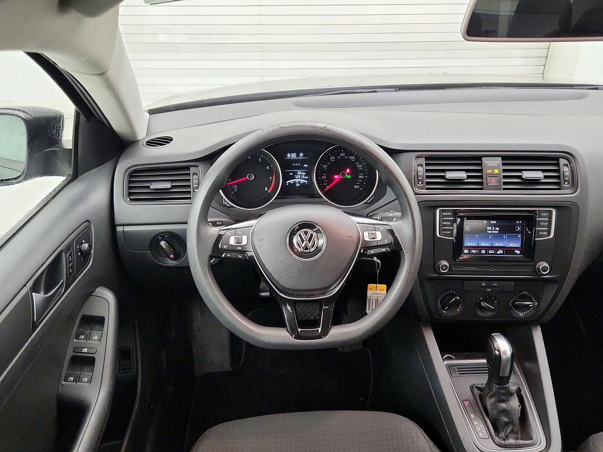 Thumbnail: 2016 Volkswagen Jetta - 10