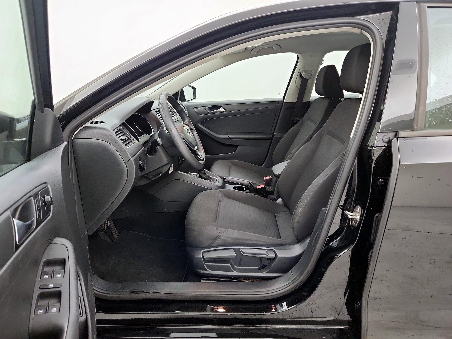 Thumbnail: 2016 Volkswagen Jetta - 11