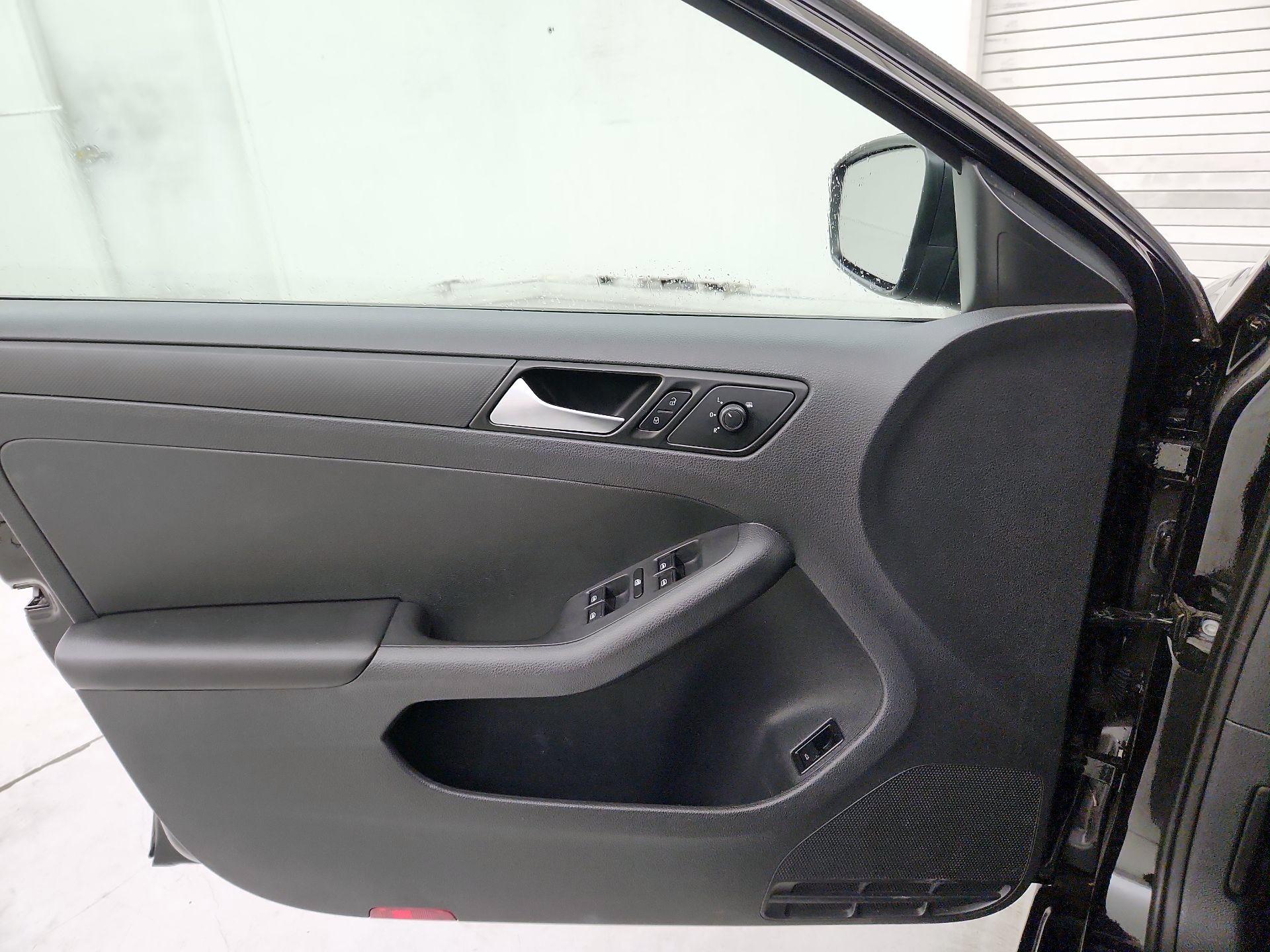 Thumbnail: 2016 Volkswagen Jetta - 12