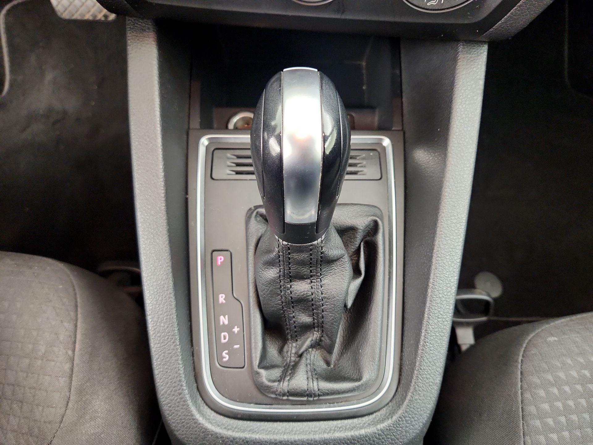 Thumbnail: 2016 Volkswagen Jetta - 16