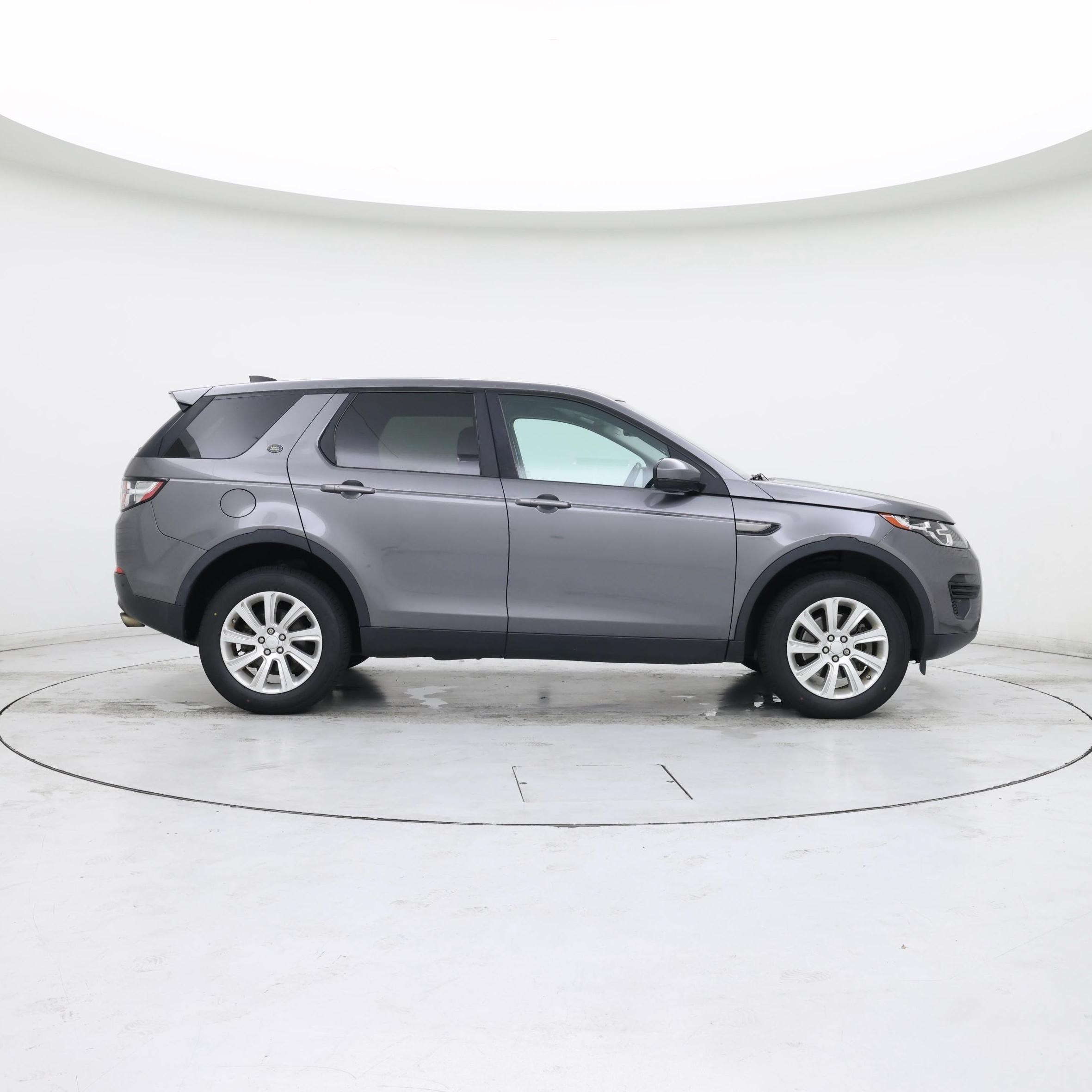 Thumbnail: 2017 Land Rover Discovery Sport - 7