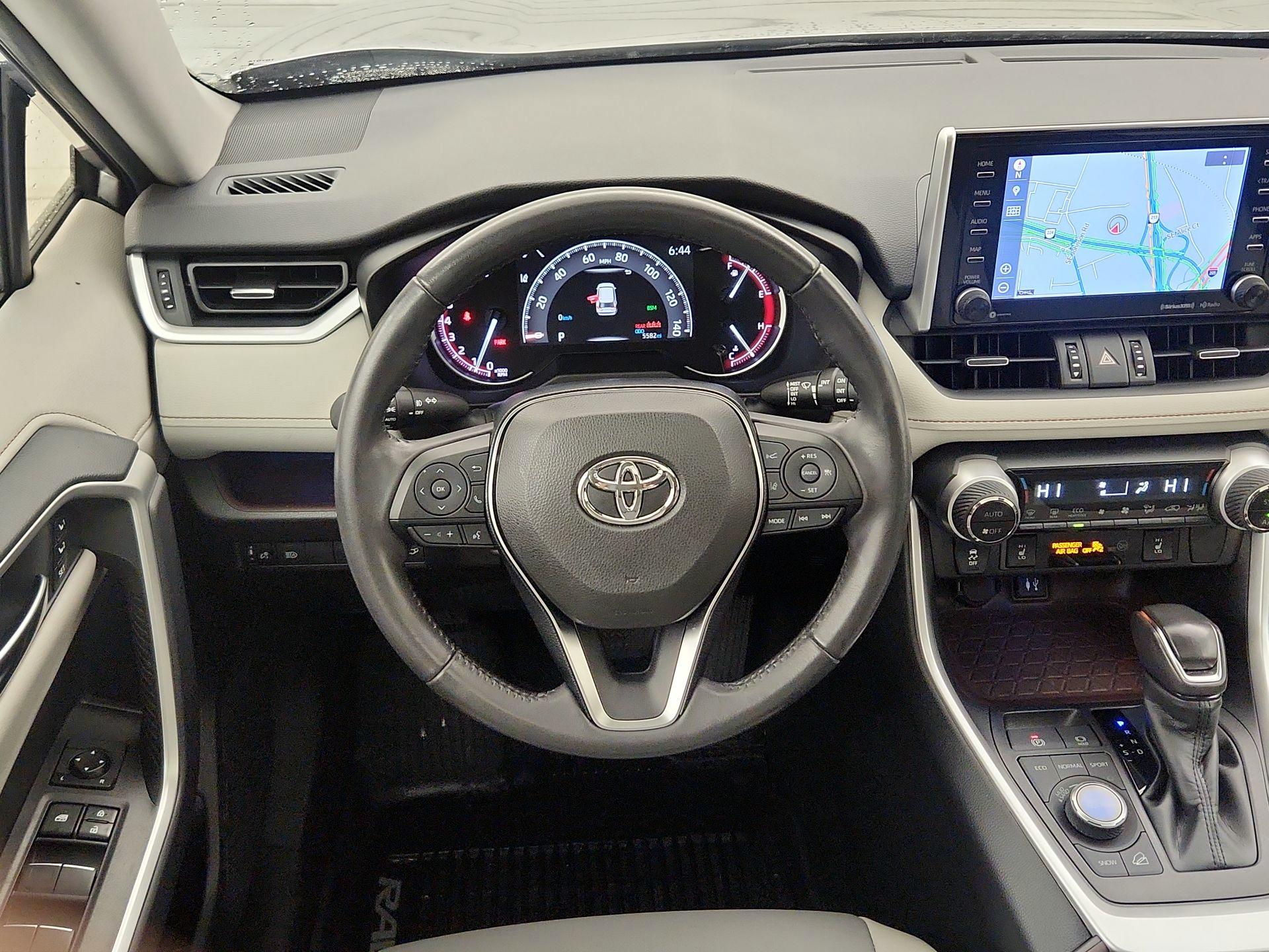 Thumbnail: 2019 Toyota RAV4 - 10