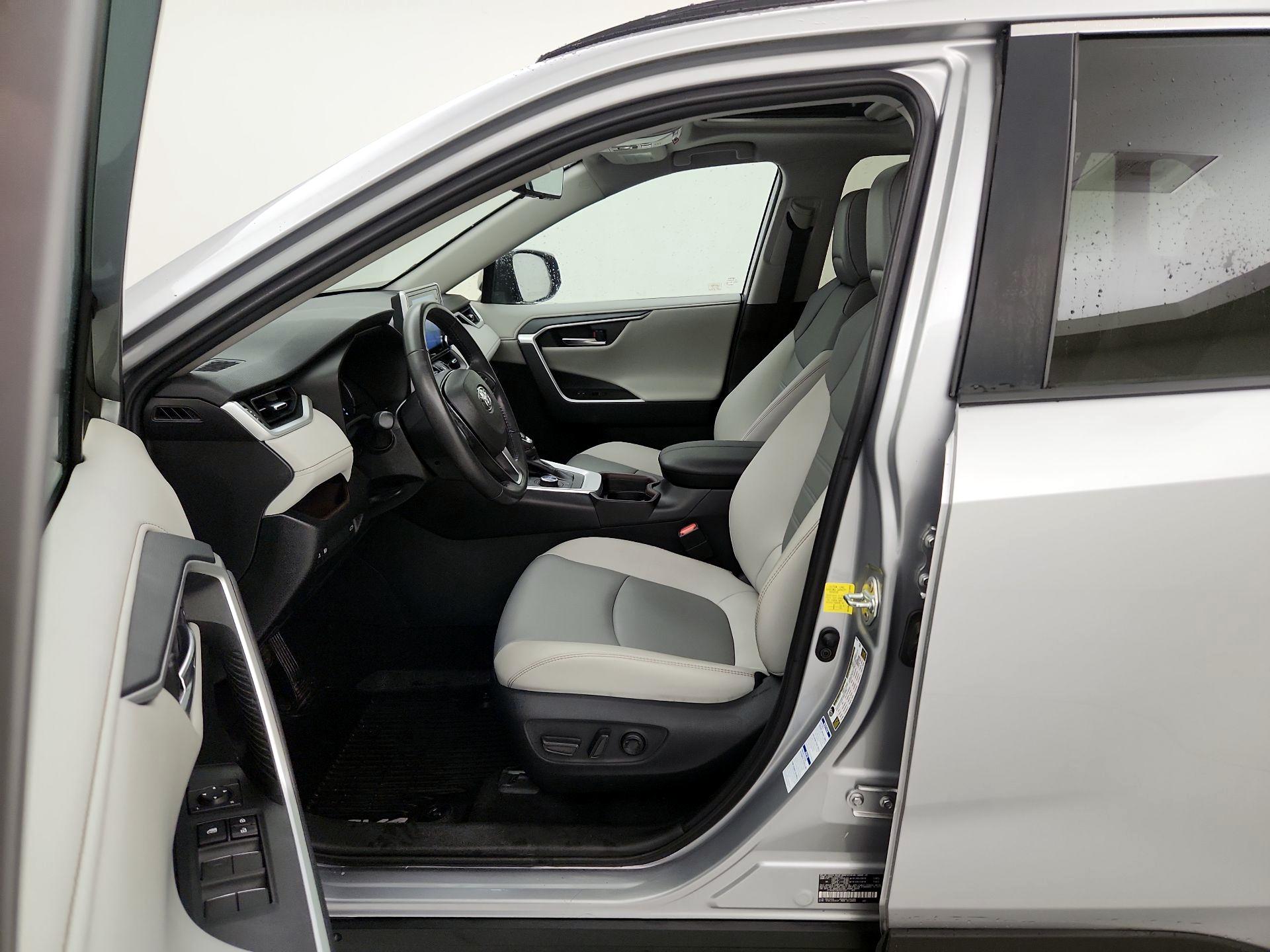 Thumbnail: 2019 Toyota RAV4 - 11