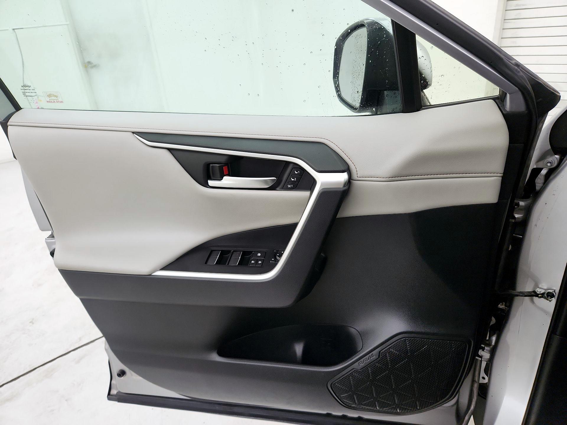 Thumbnail: 2019 Toyota RAV4 - 12