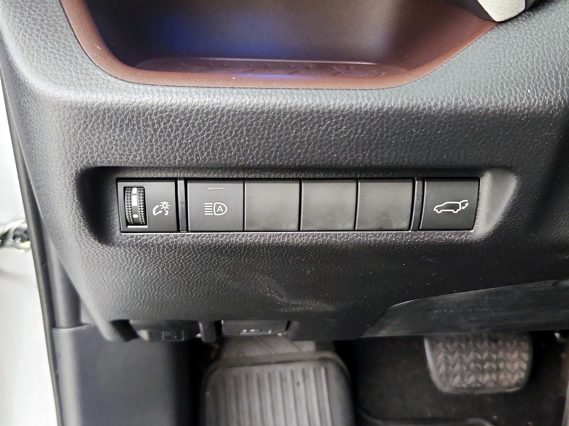 Thumbnail: 2019 Toyota RAV4 - 13