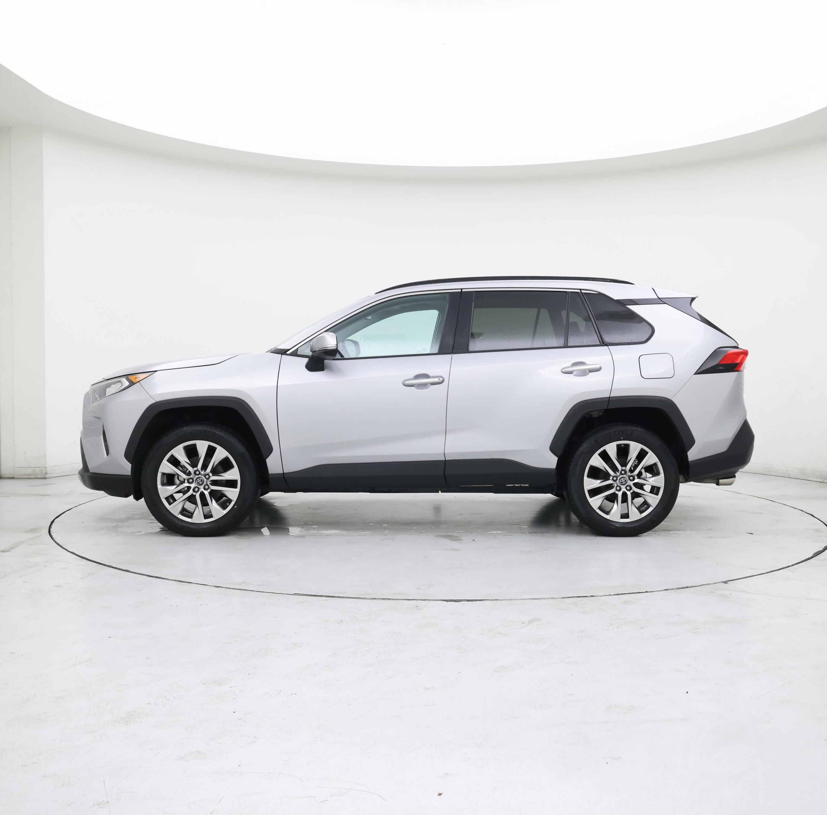 Thumbnail: 2019 Toyota RAV4 - 3