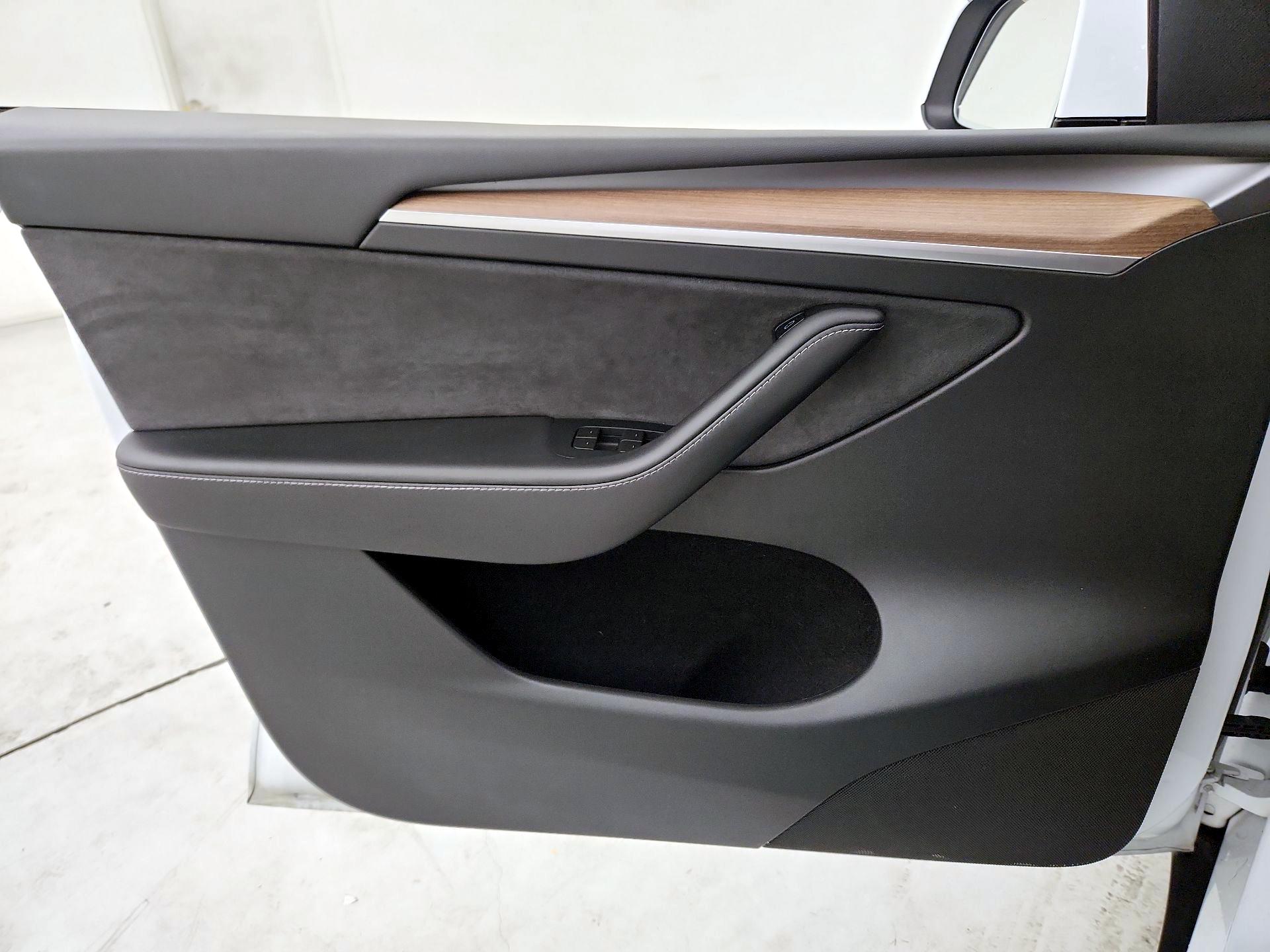 Thumbnail: 2023 Tesla Model Y - 12