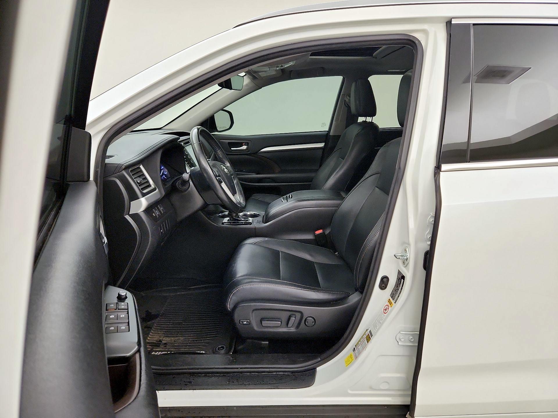 Thumbnail: 2017 Toyota Highlander - 11