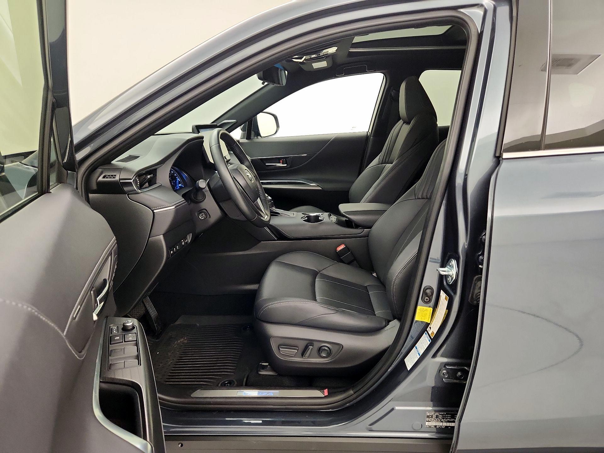Thumbnail: 2021 Toyota Venza - 11
