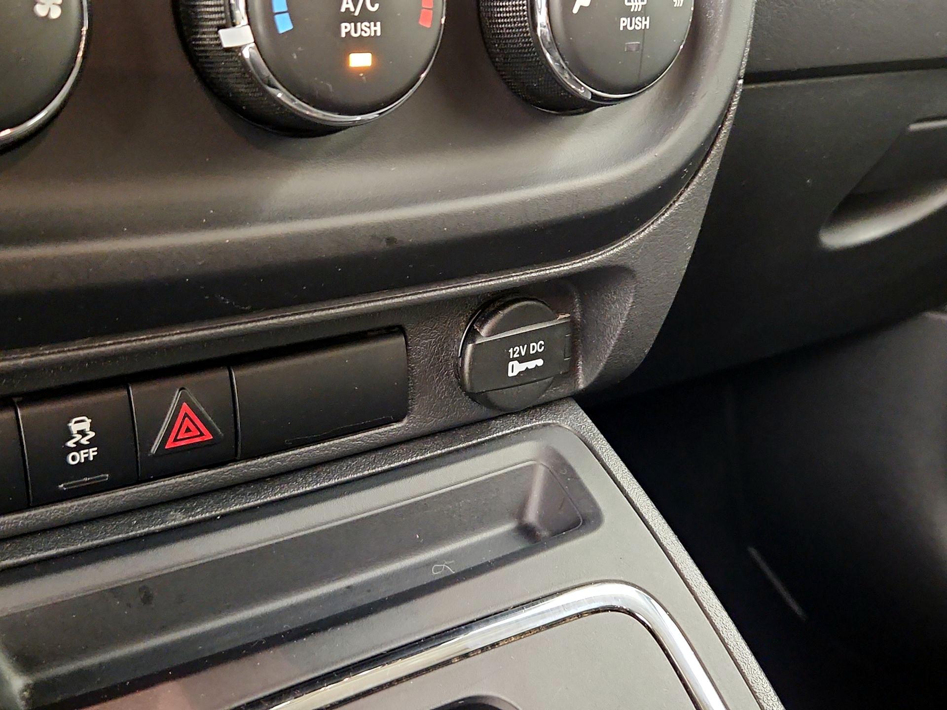 Thumbnail: 2015 Jeep Patriot - 16