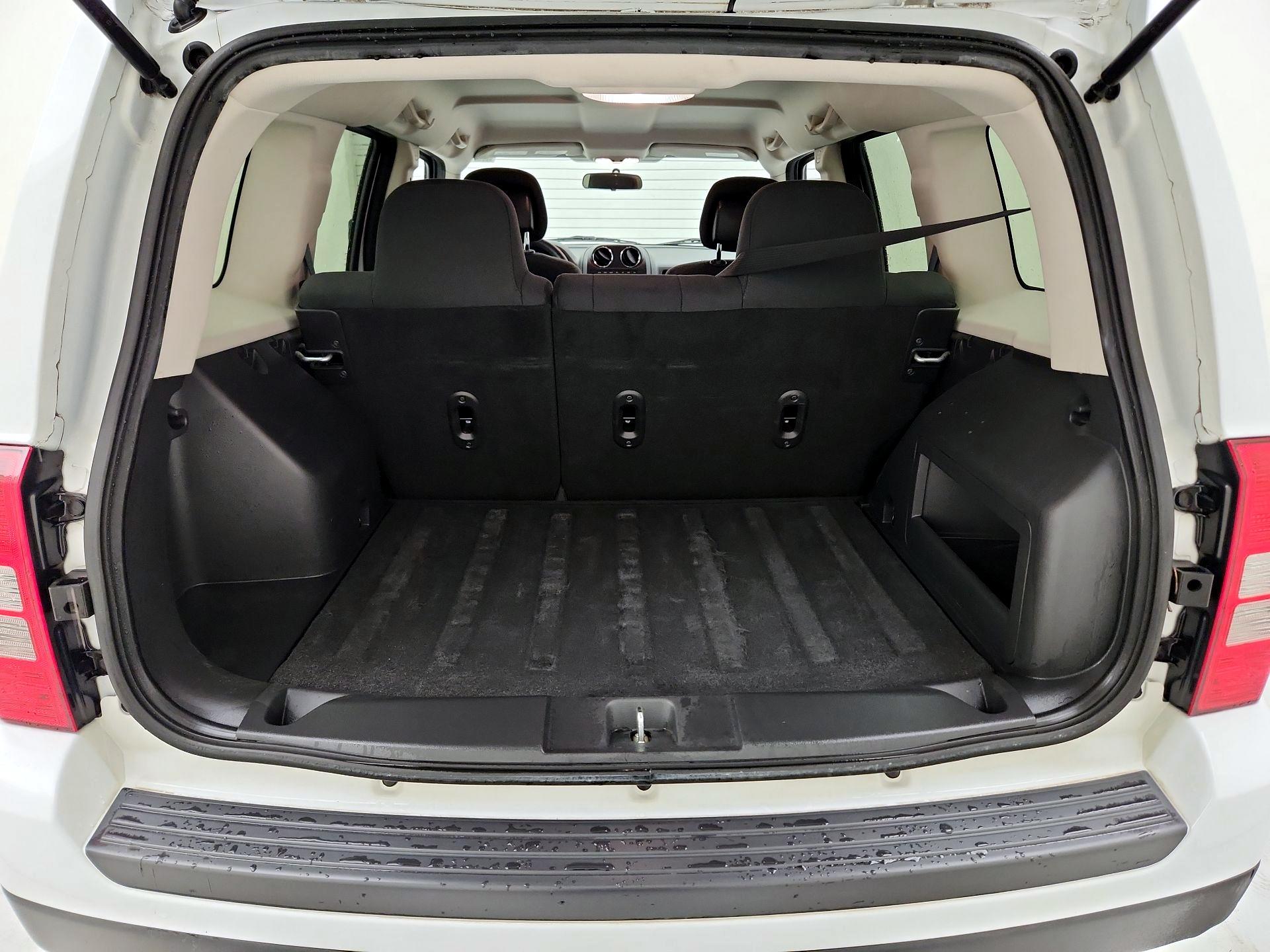 Thumbnail: 2015 Jeep Patriot - 18