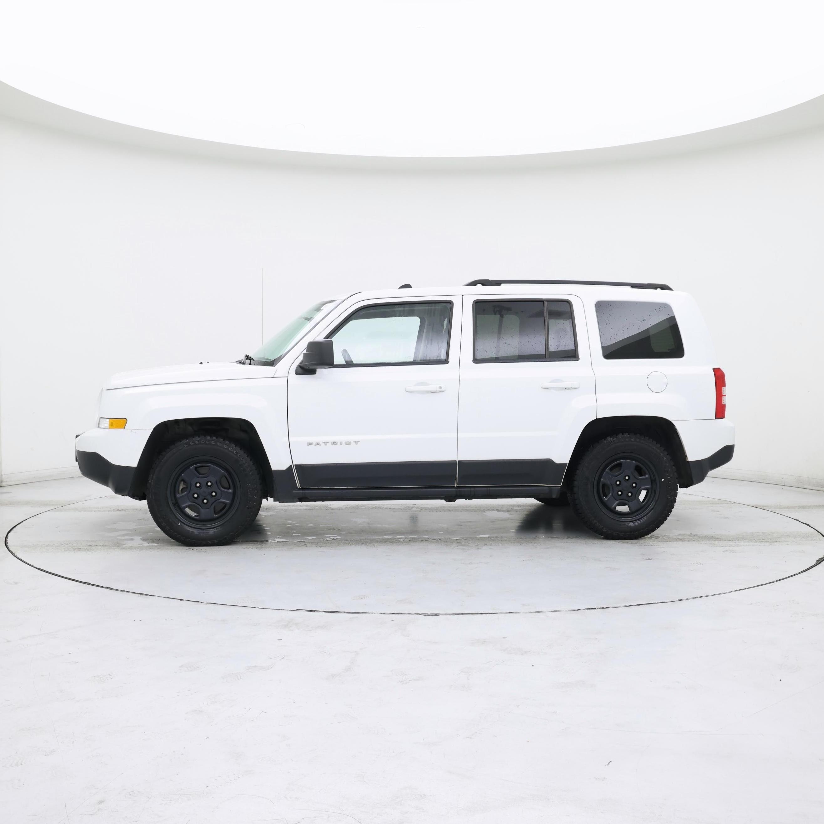 Thumbnail: 2015 Jeep Patriot - 3