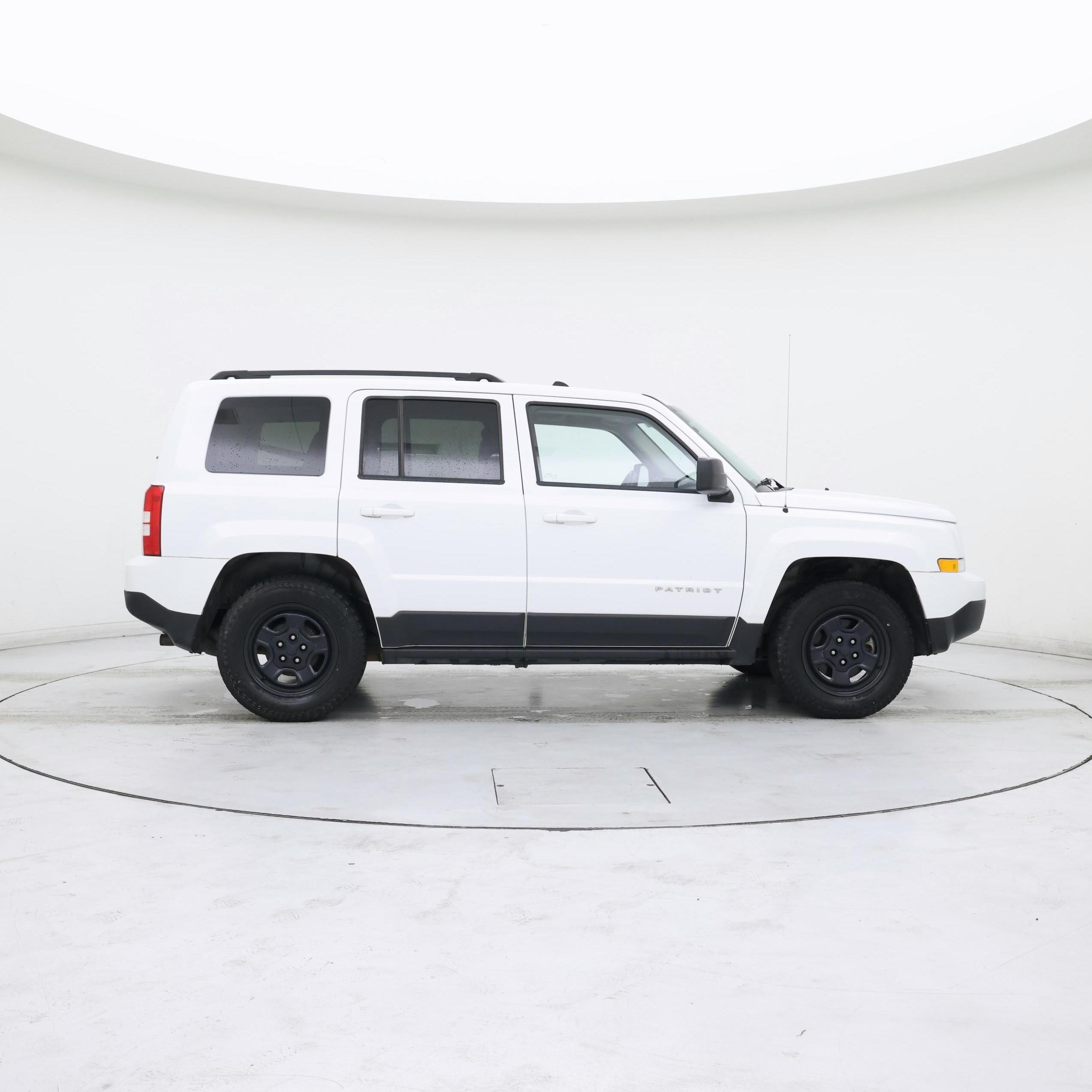 Thumbnail: 2015 Jeep Patriot - 7