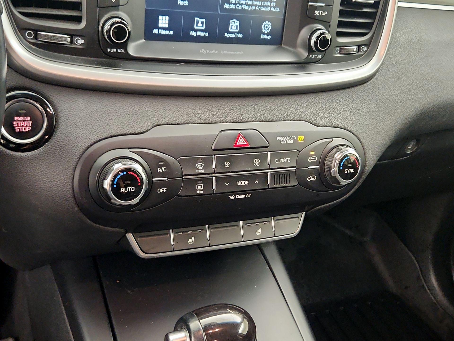 Thumbnail: 2017 Kia Sorento - 16