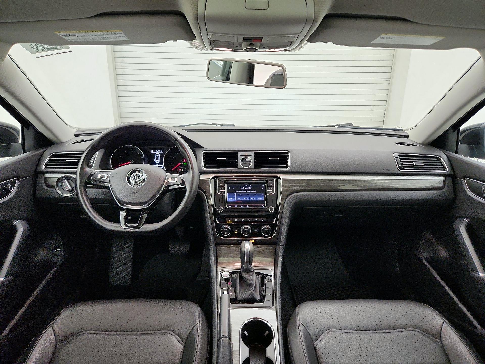 Thumbnail: 2017 Volkswagen Passat - 9