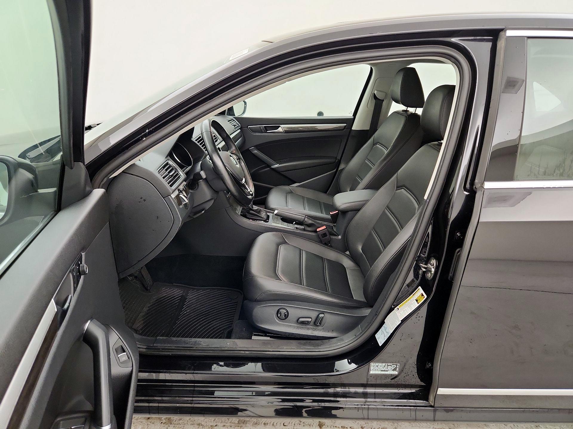 Thumbnail: 2017 Volkswagen Passat - 11