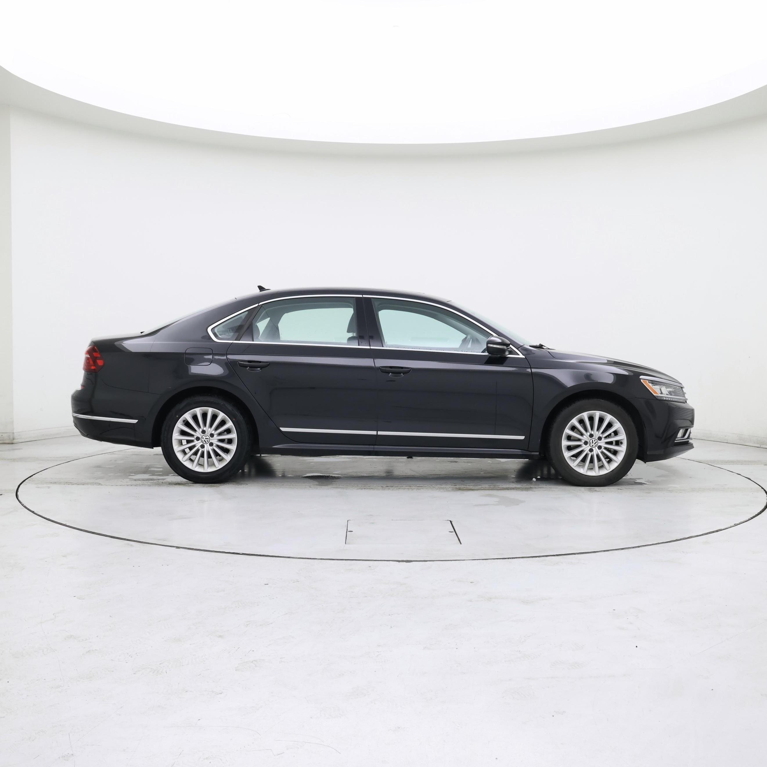 Thumbnail: 2017 Volkswagen Passat - 7