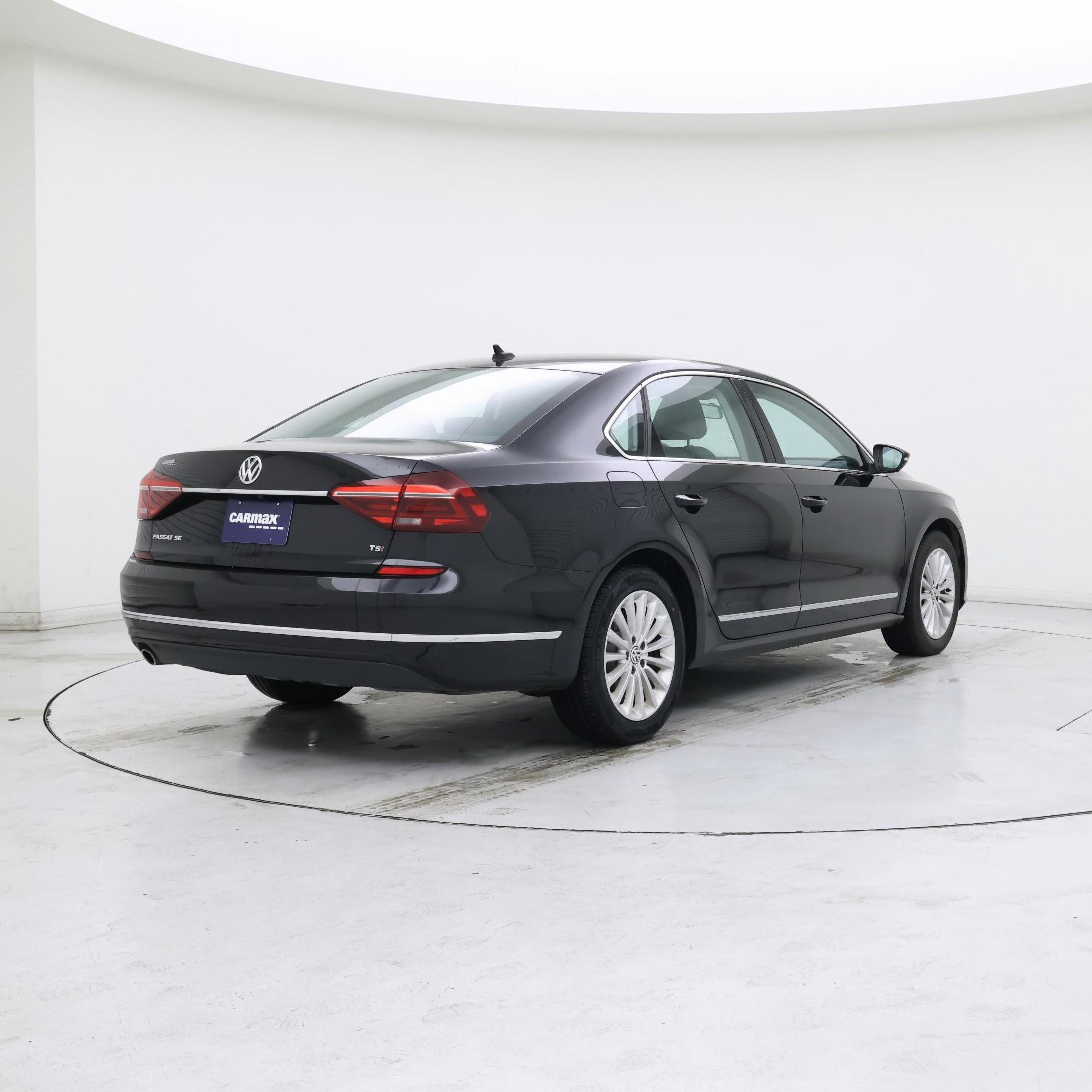 Thumbnail: 2017 Volkswagen Passat - 8