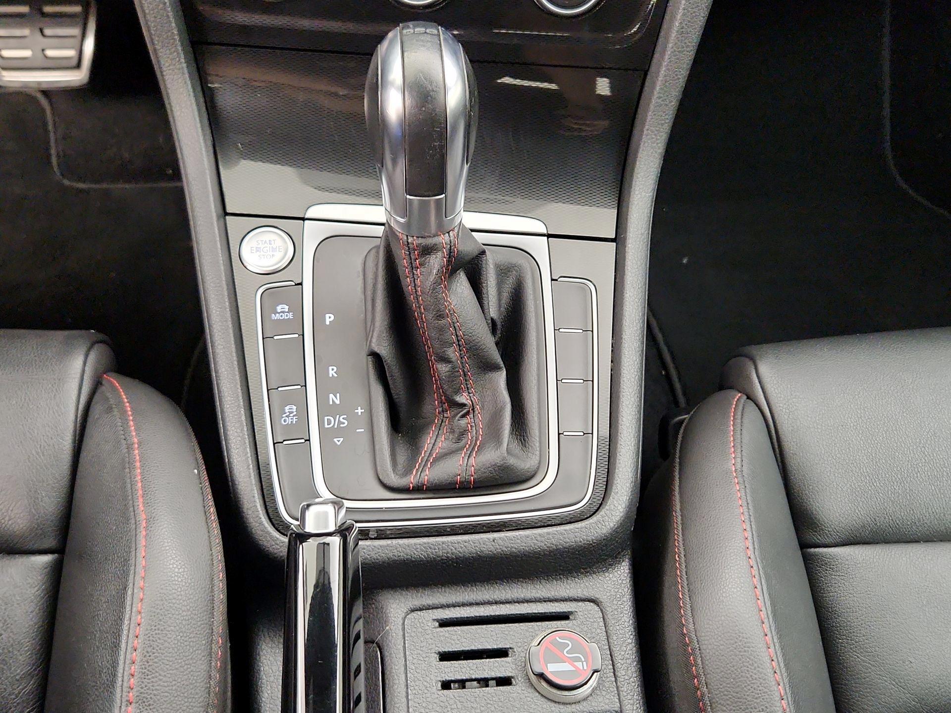Thumbnail: 2015 Volkswagen Golf - 18