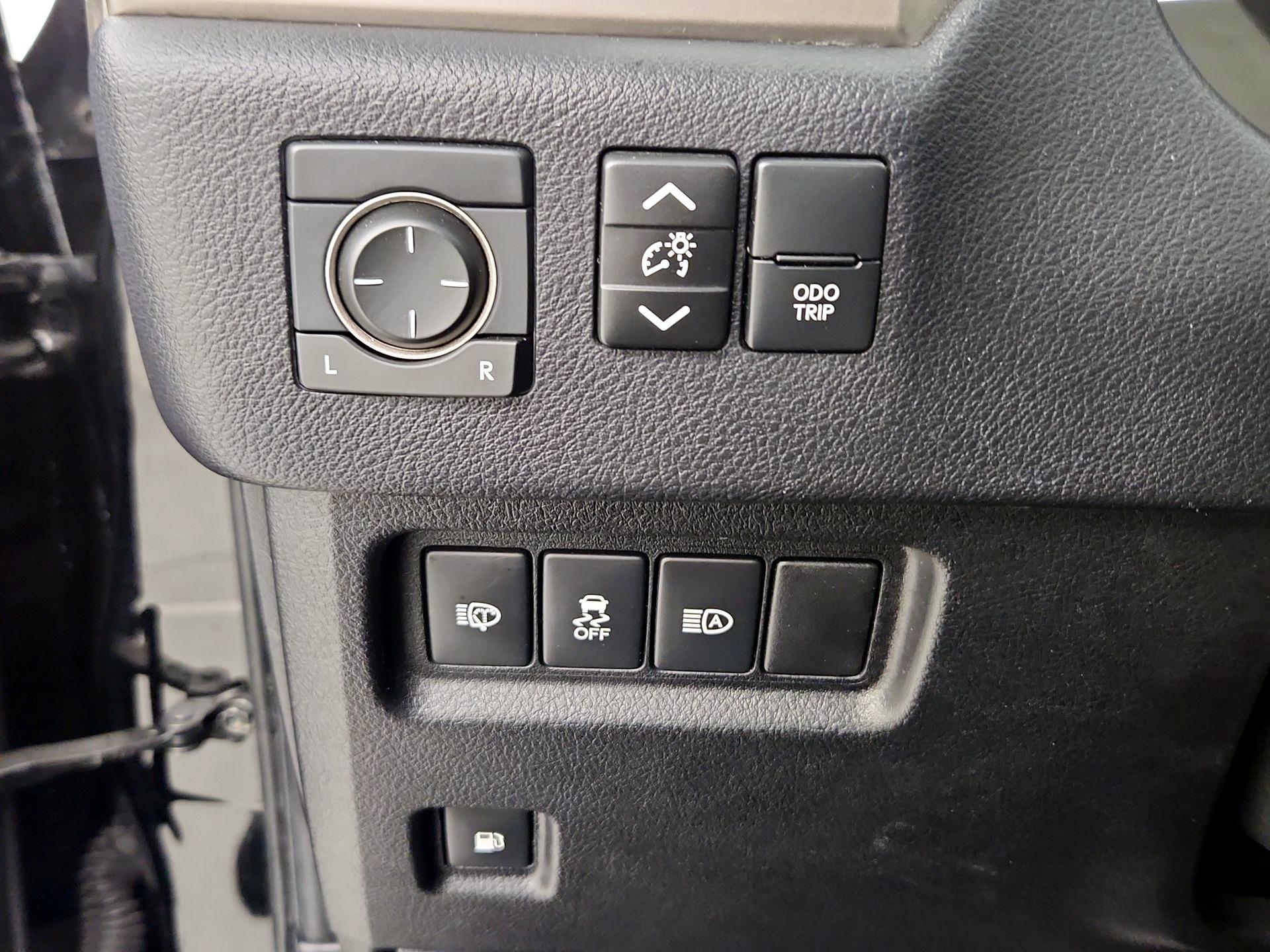 Thumbnail: 2020 Lexus GX - 13
