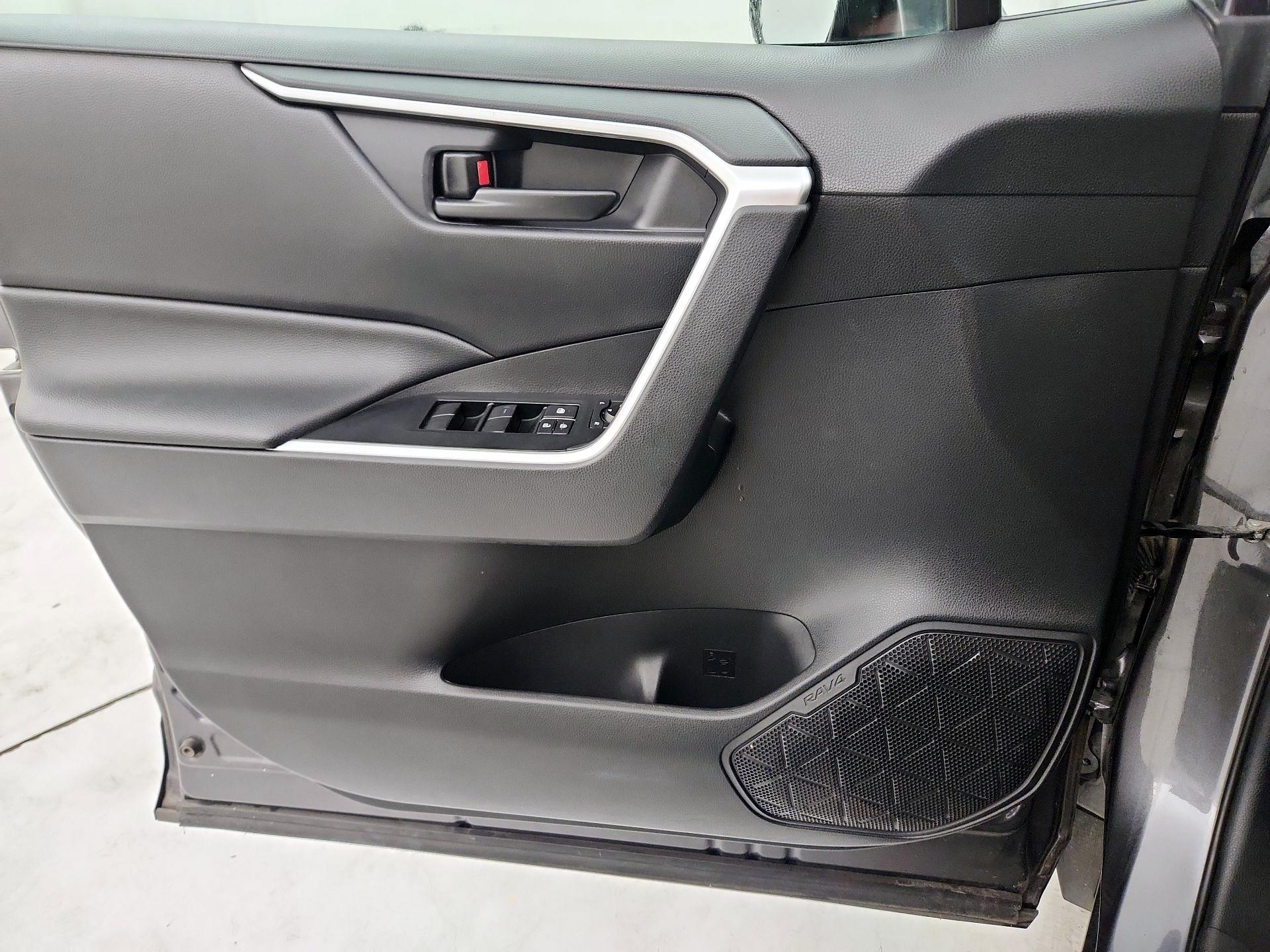 Thumbnail: 2021 Toyota RAV4 - 12