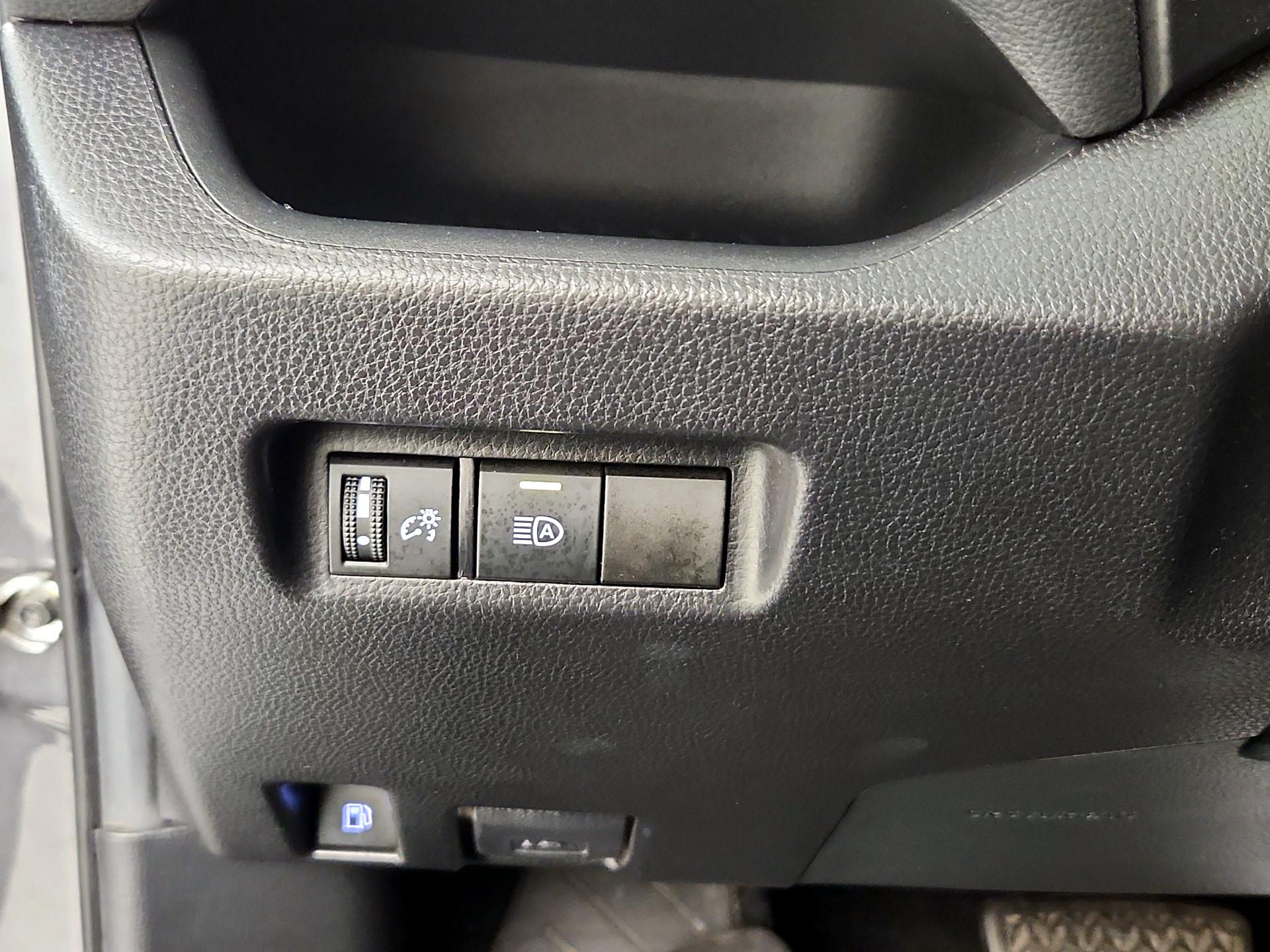 Thumbnail: 2021 Toyota RAV4 - 13