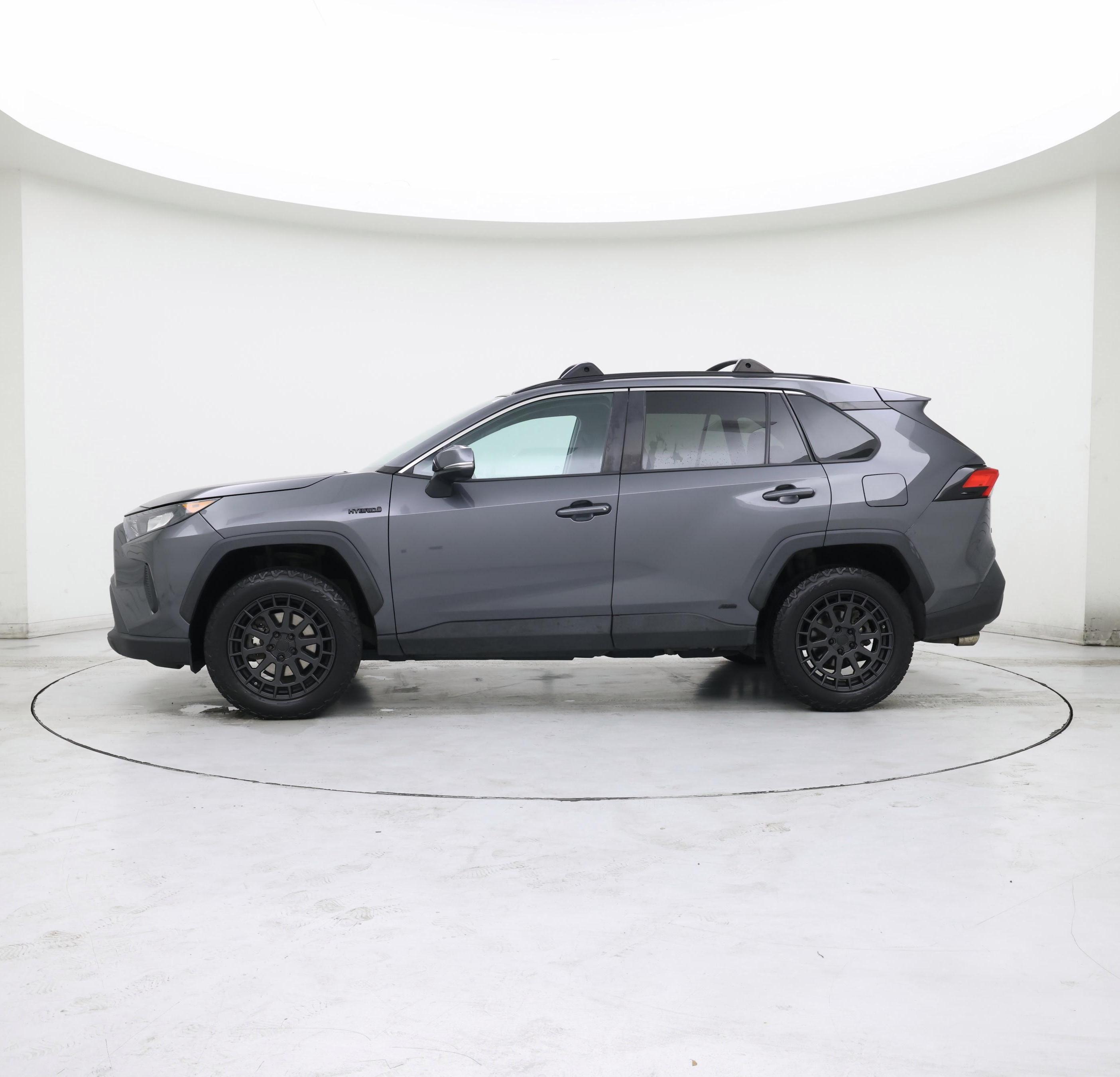 Thumbnail: 2021 Toyota RAV4 - 3