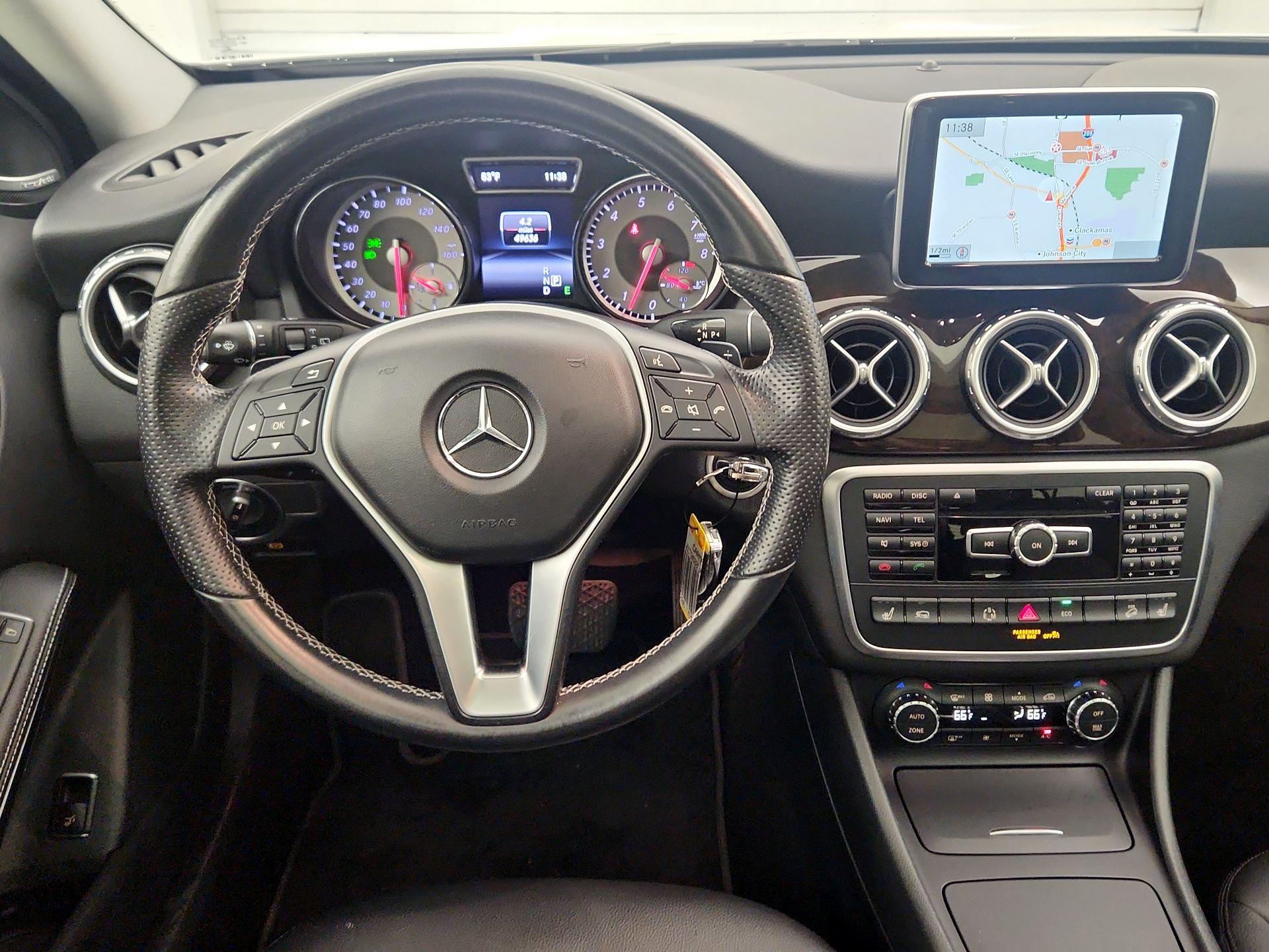 Thumbnail: 2015 Mercedes-Benz GLA - 10