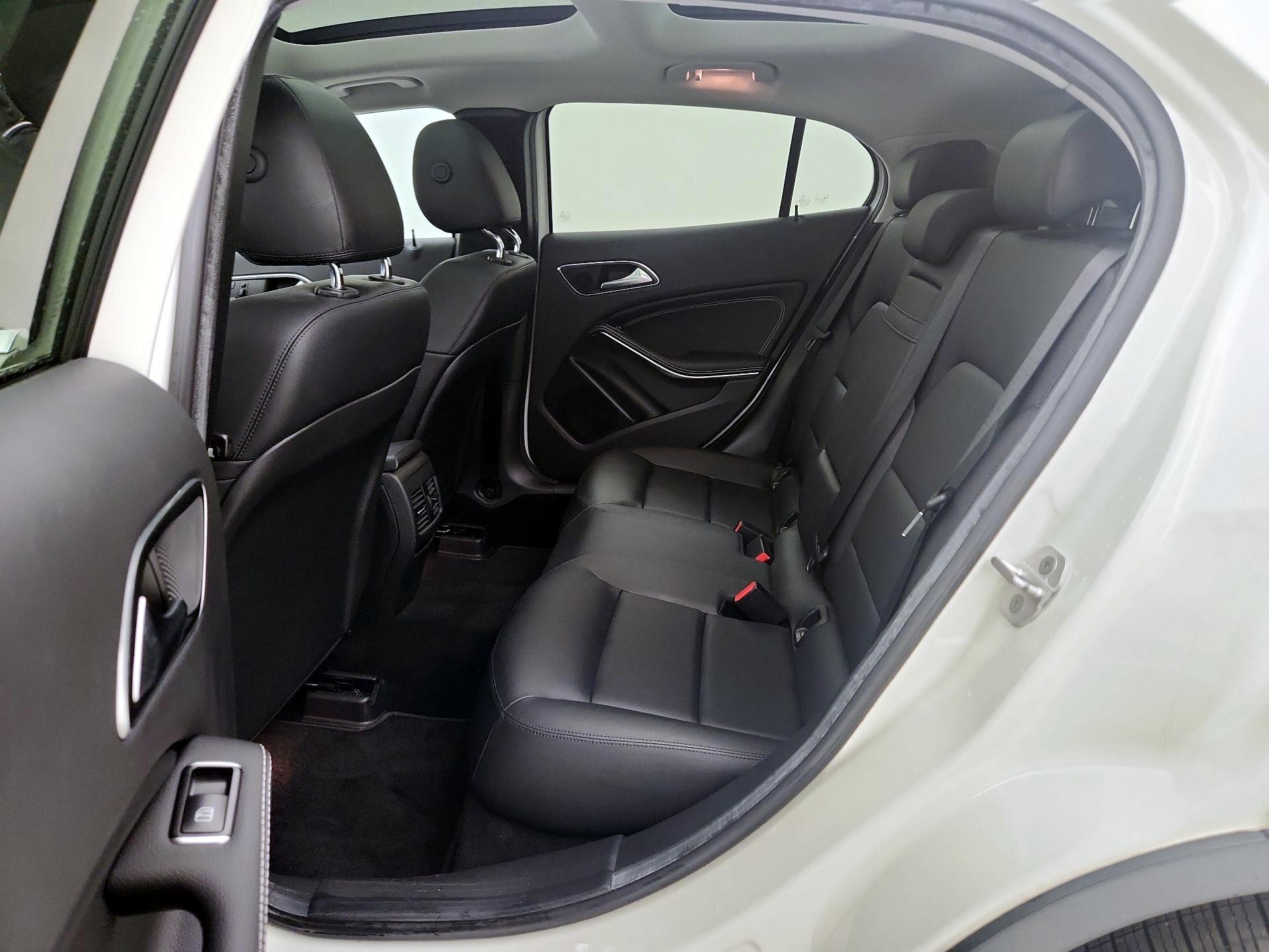 Thumbnail: 2015 Mercedes-Benz GLA - 20