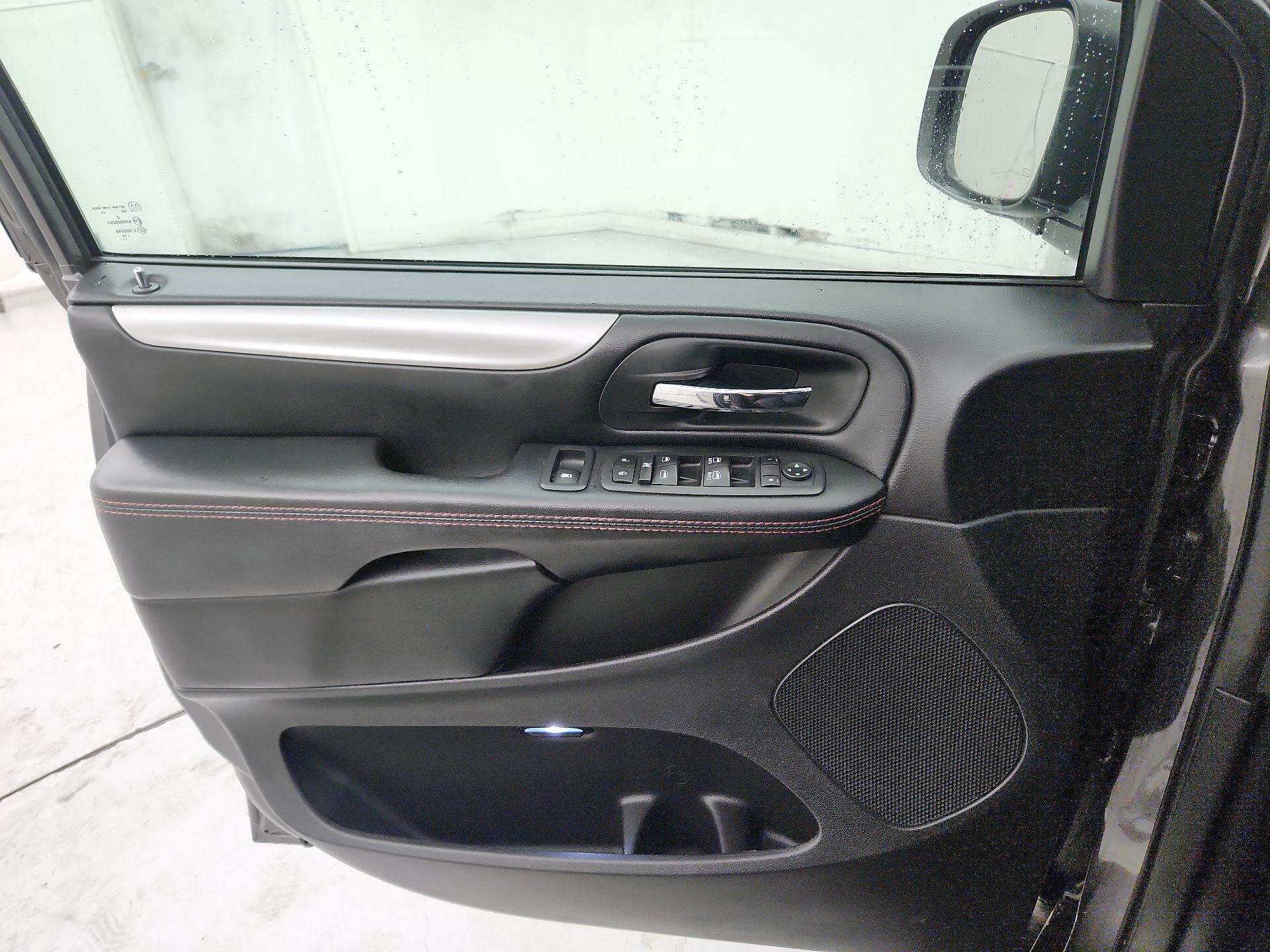 Thumbnail: 2019 Dodge Grand Caravan - 12
