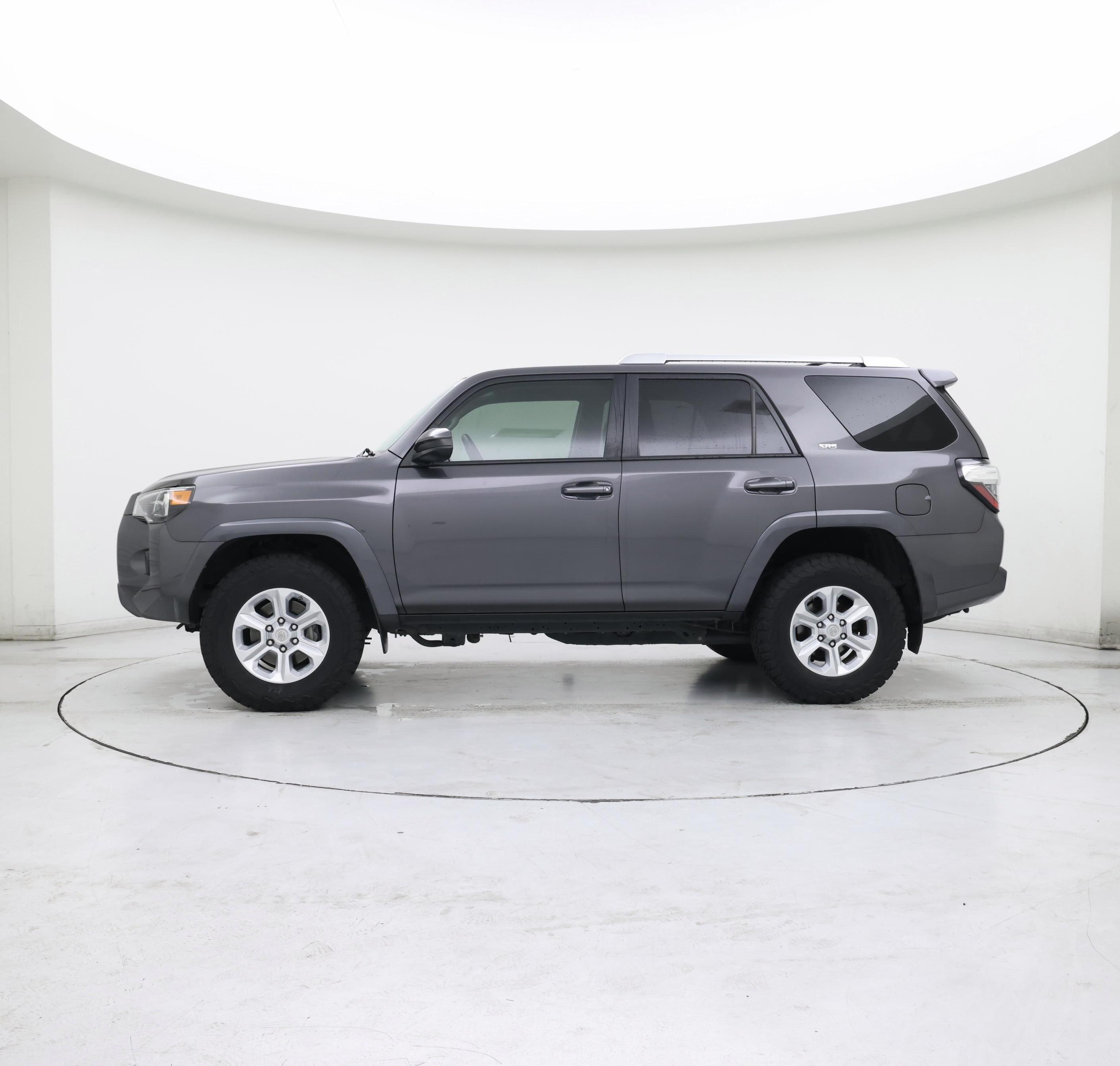 Thumbnail: 2017 Toyota 4Runner - 3