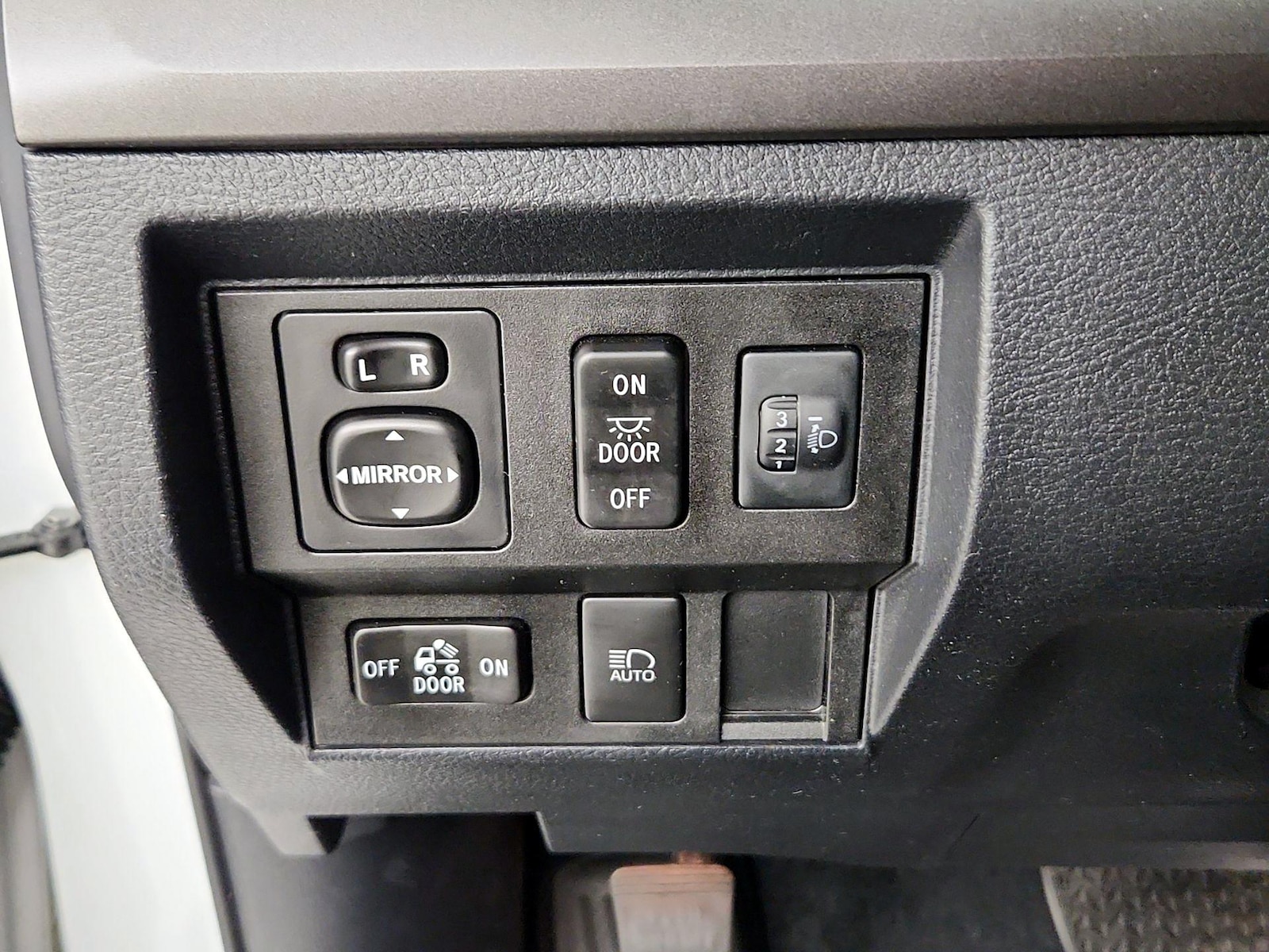 2018 Toyota Tundra SR5 - Photo 14