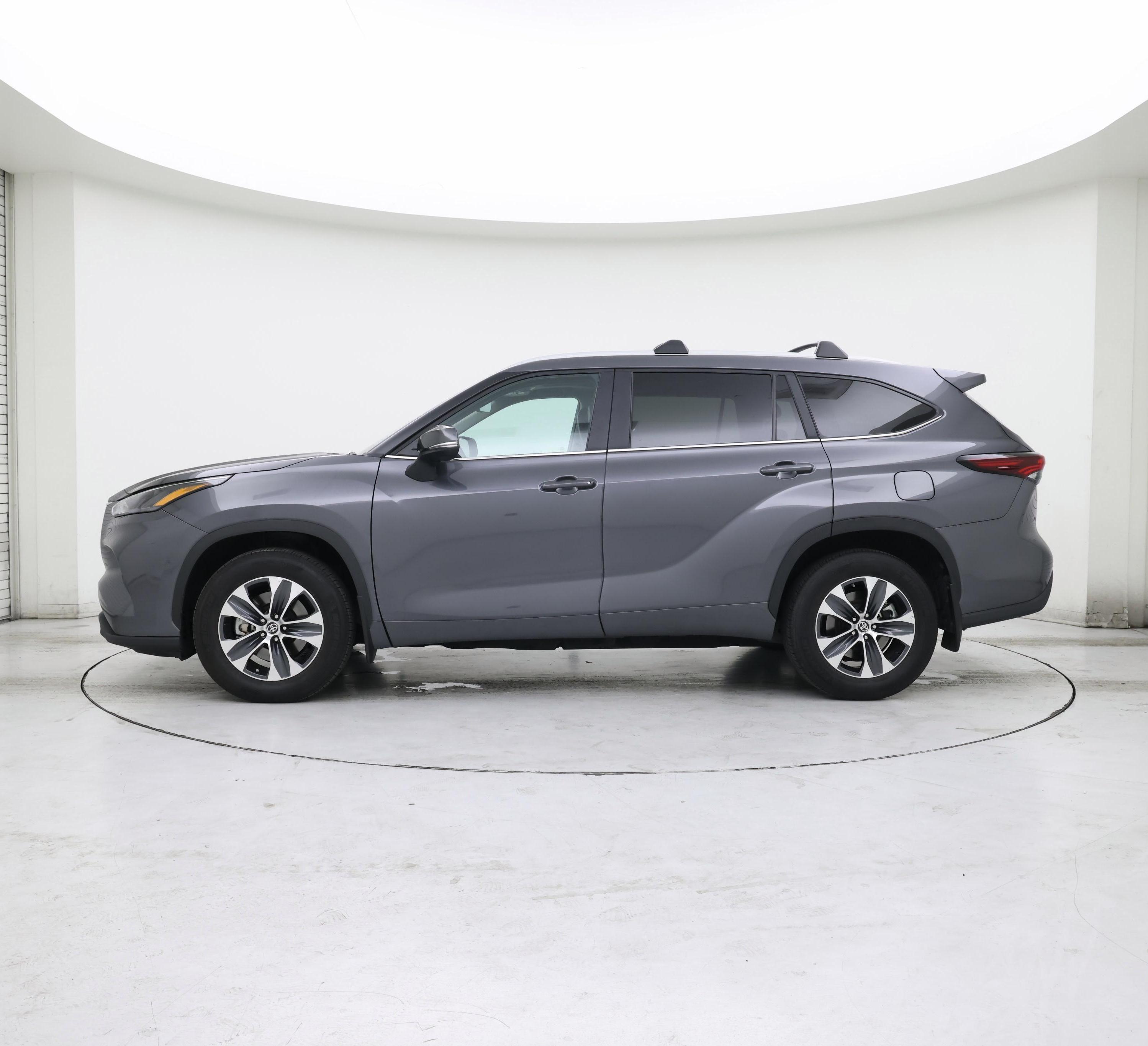 Thumbnail: 2024 Toyota Highlander - 3
