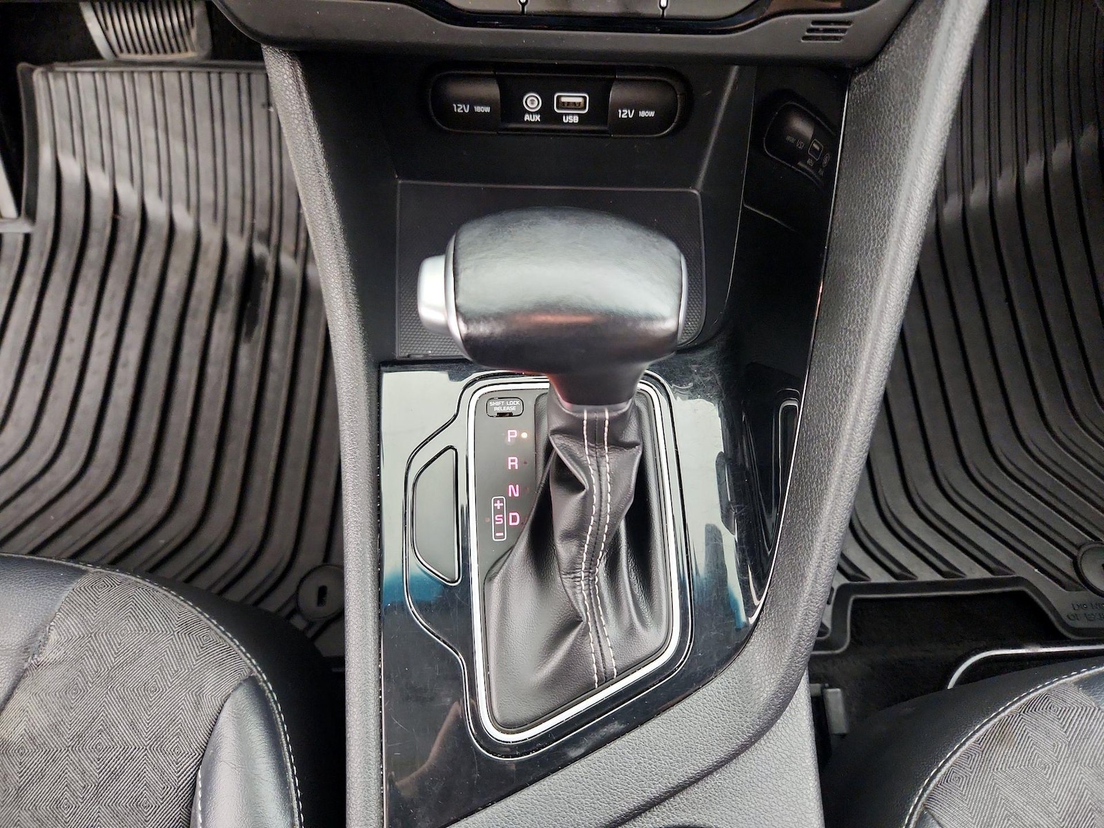 2019 Kia Niro S Touring - Photo 19