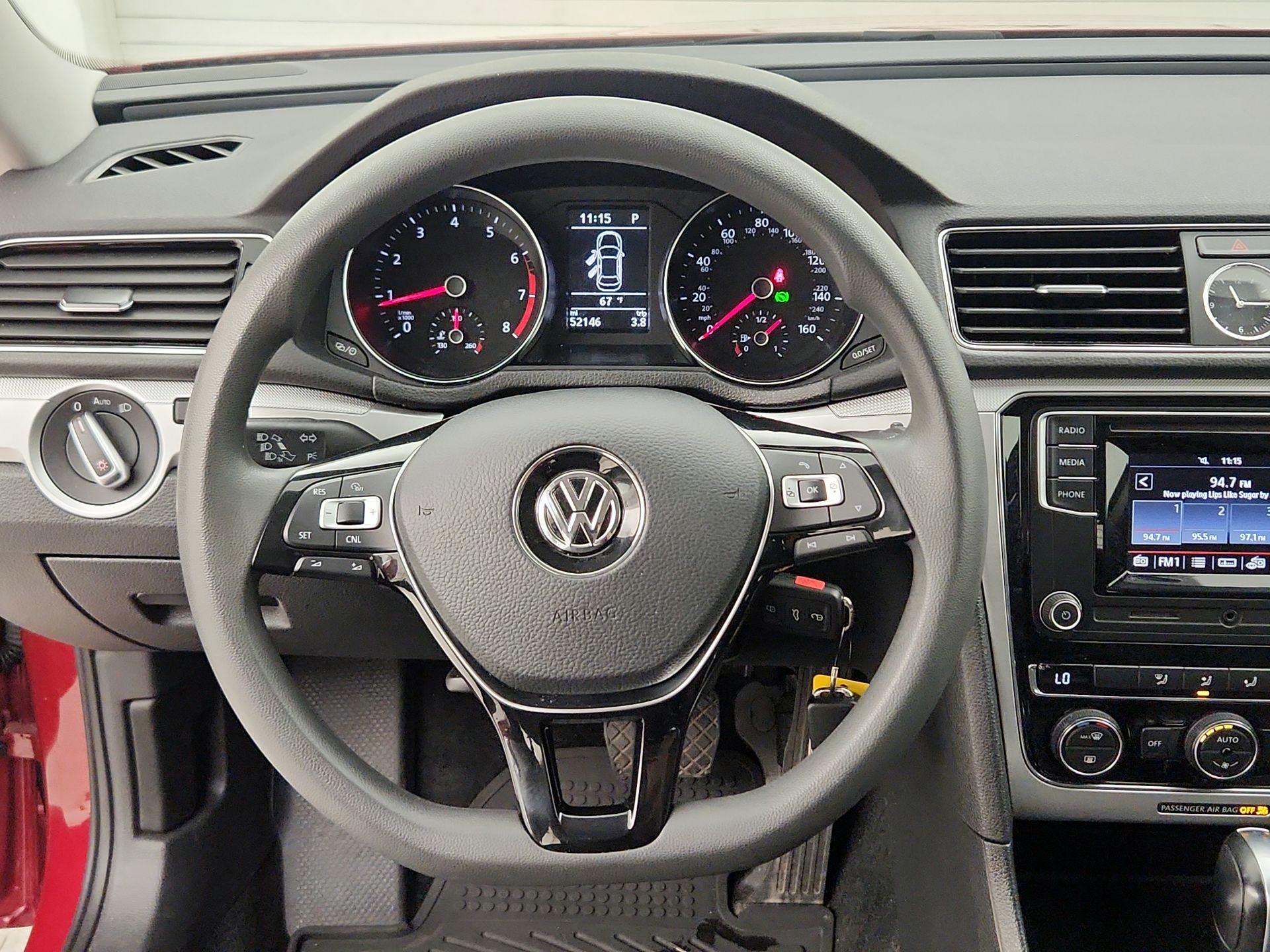 Thumbnail: 2017 Volkswagen Passat - 10