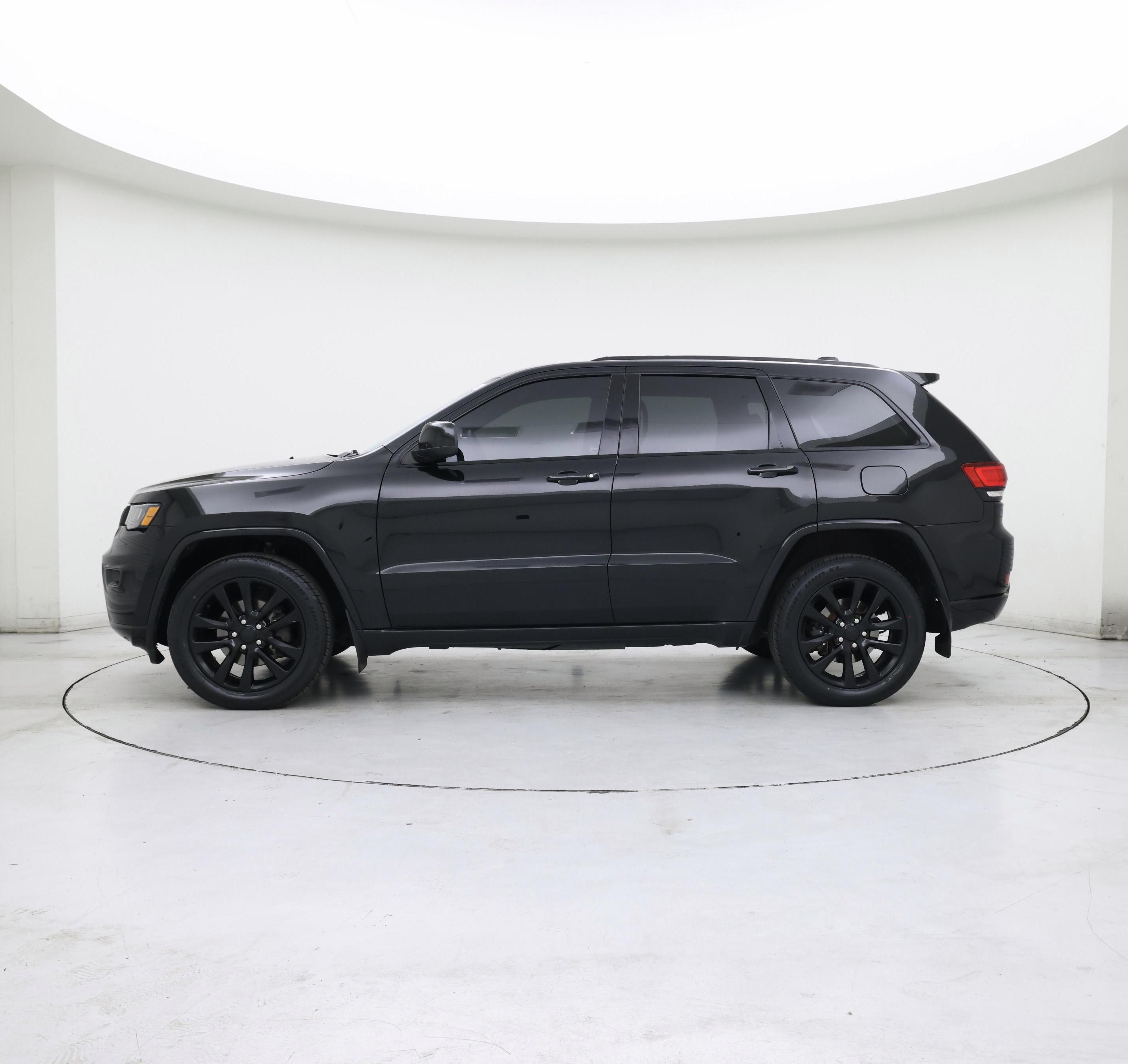 Thumbnail: 2018 Jeep Grand Cherokee - 3