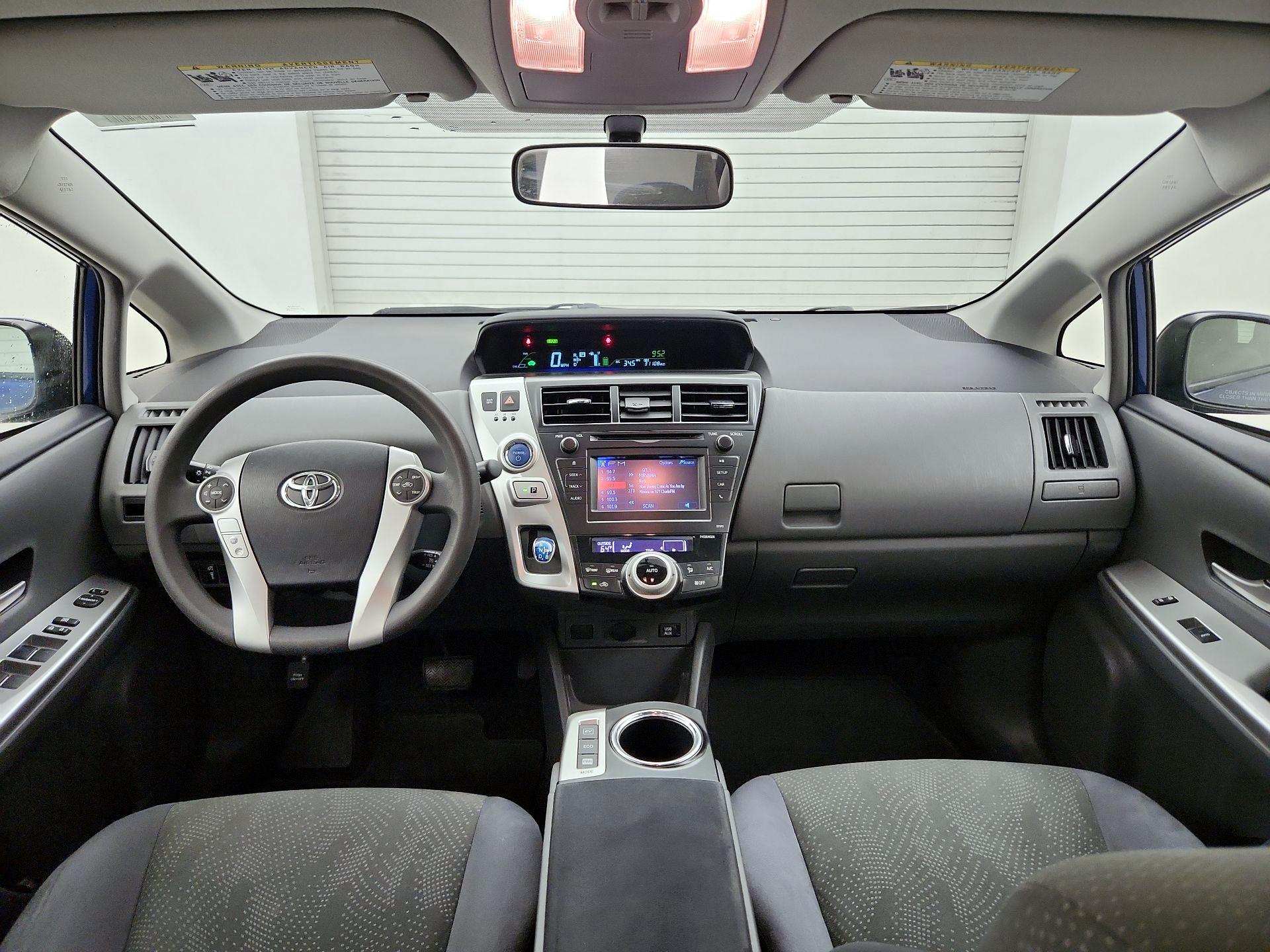 Thumbnail: 2014 Toyota Prius v - 9