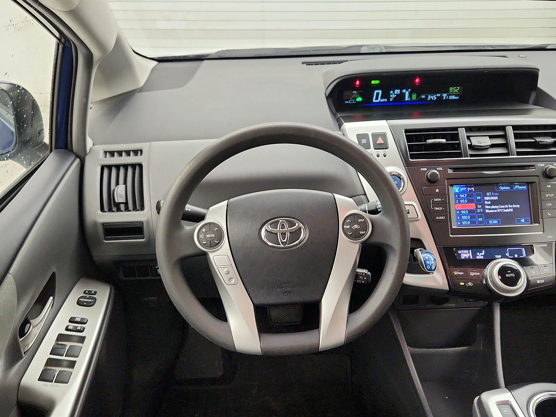 Thumbnail: 2014 Toyota Prius v - 10